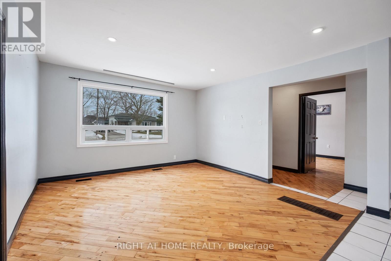 7813 Mulhern Street, Niagara Falls, Ontario  L2H 1B6 - Photo 9 - X12636906