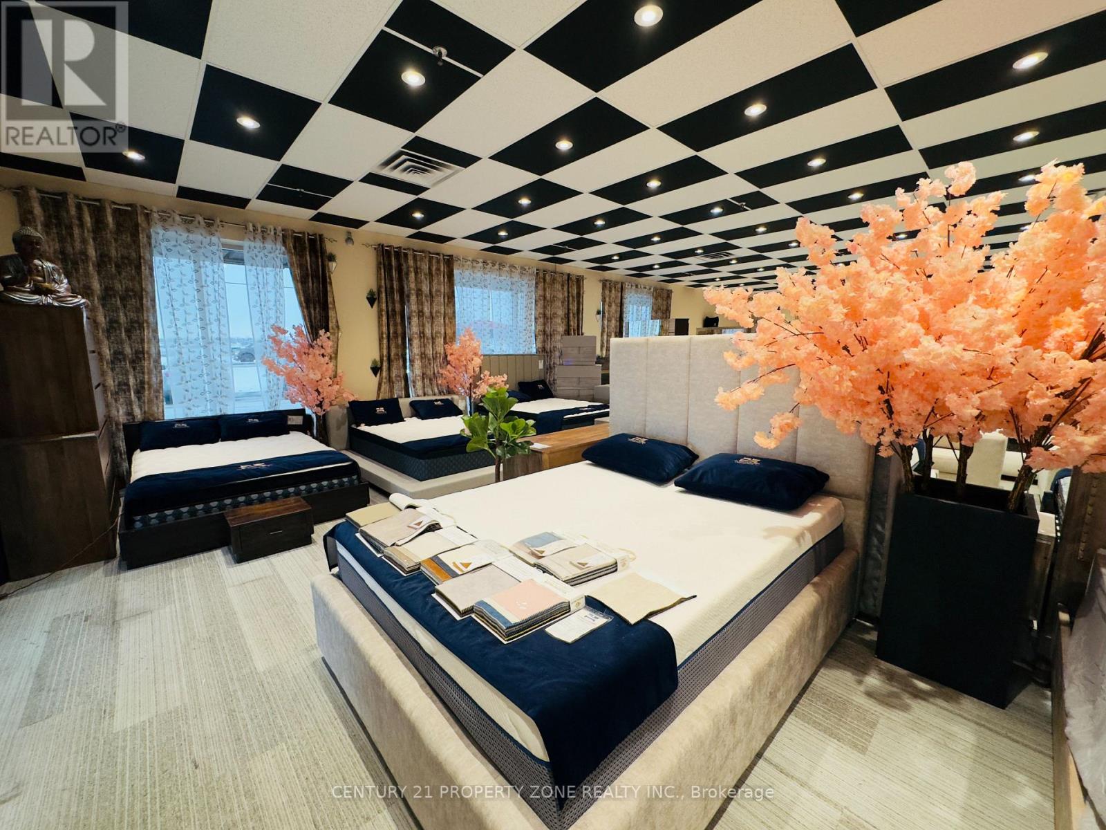 1 - 268 Rutherford Road S, Brampton, Ontario  L6W 3L2 - Photo 5 - W12634908