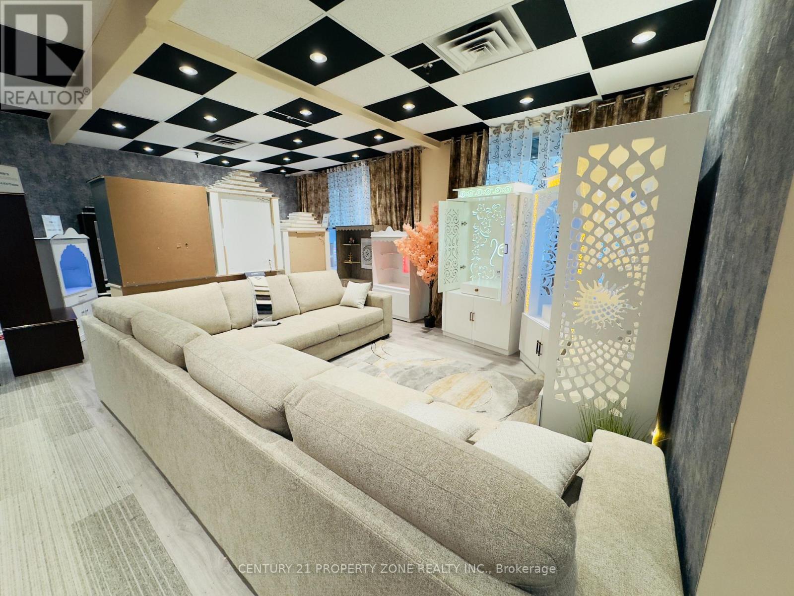 1 - 268 Rutherford Road S, Brampton, Ontario  L6W 3L2 - Photo 17 - W12634908