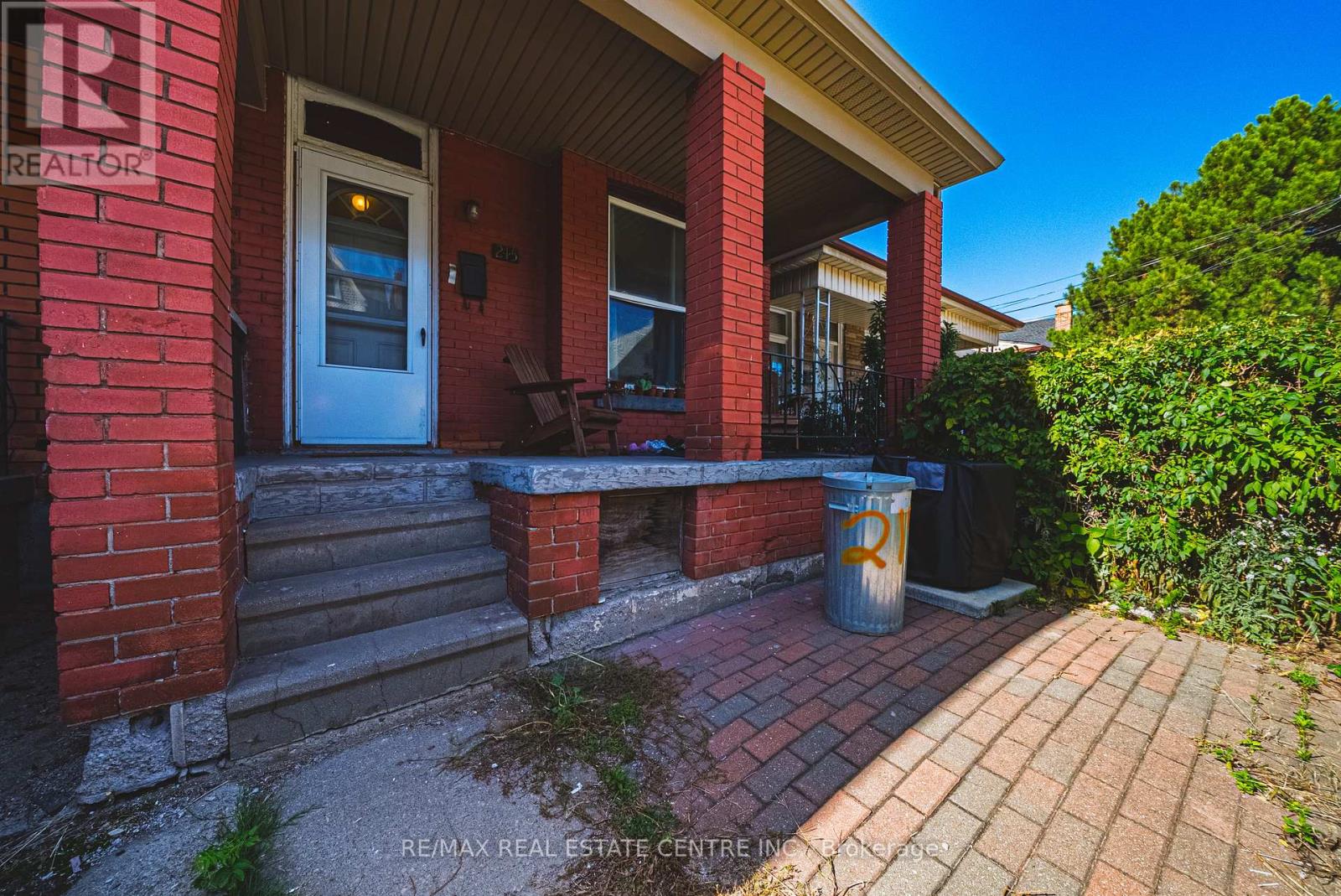 215 Mary Street, Hamilton, Ontario  L8L 4W2 - Photo 6 - X12458440