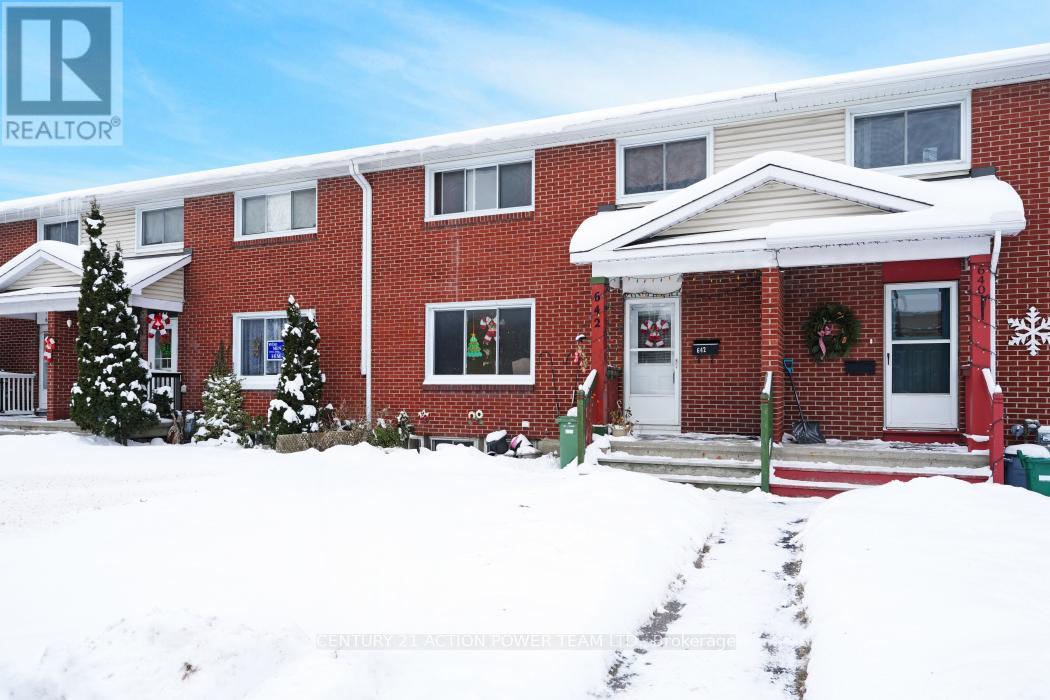 642 Borthwick Avenue, Ottawa, Ontario  K1K 2L9 - Photo 2 - X12616894