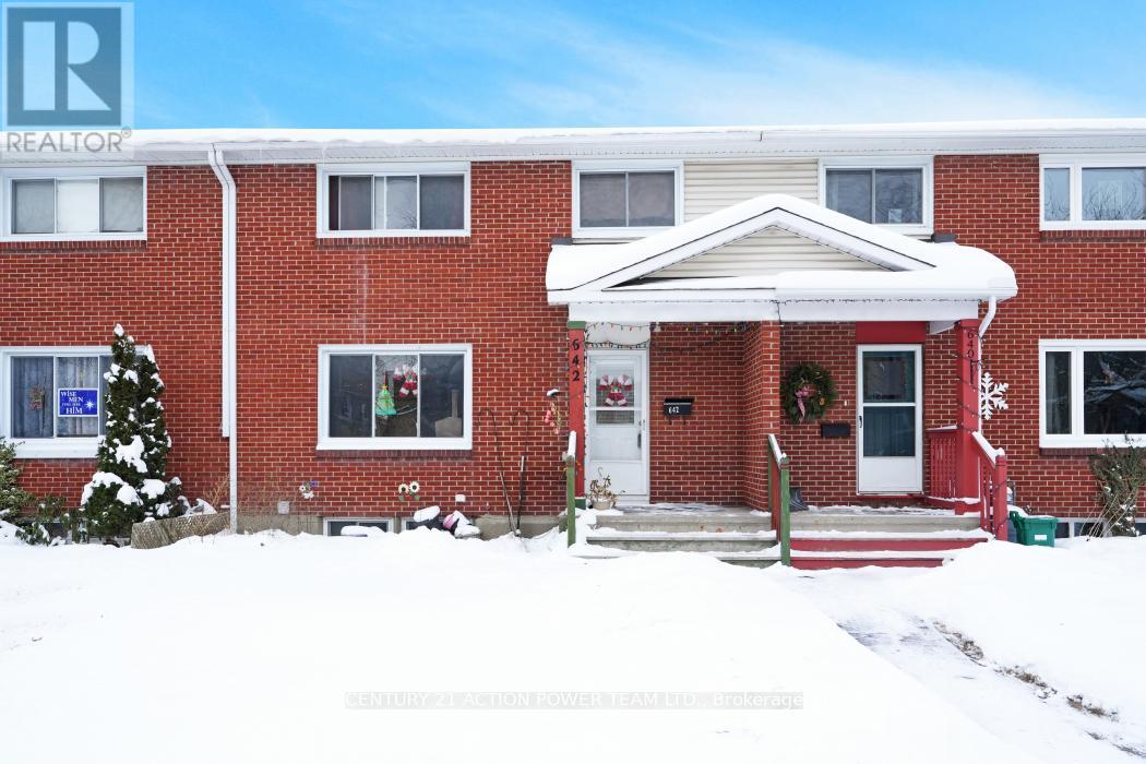 642 Borthwick Avenue, Ottawa, Ontario  K1K 2L9 - Photo 3 - X12616894