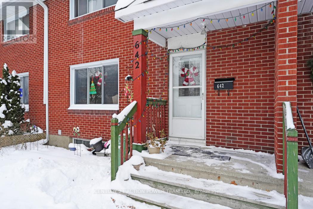 642 Borthwick Avenue, Ottawa, Ontario  K1K 2L9 - Photo 4 - X12616894