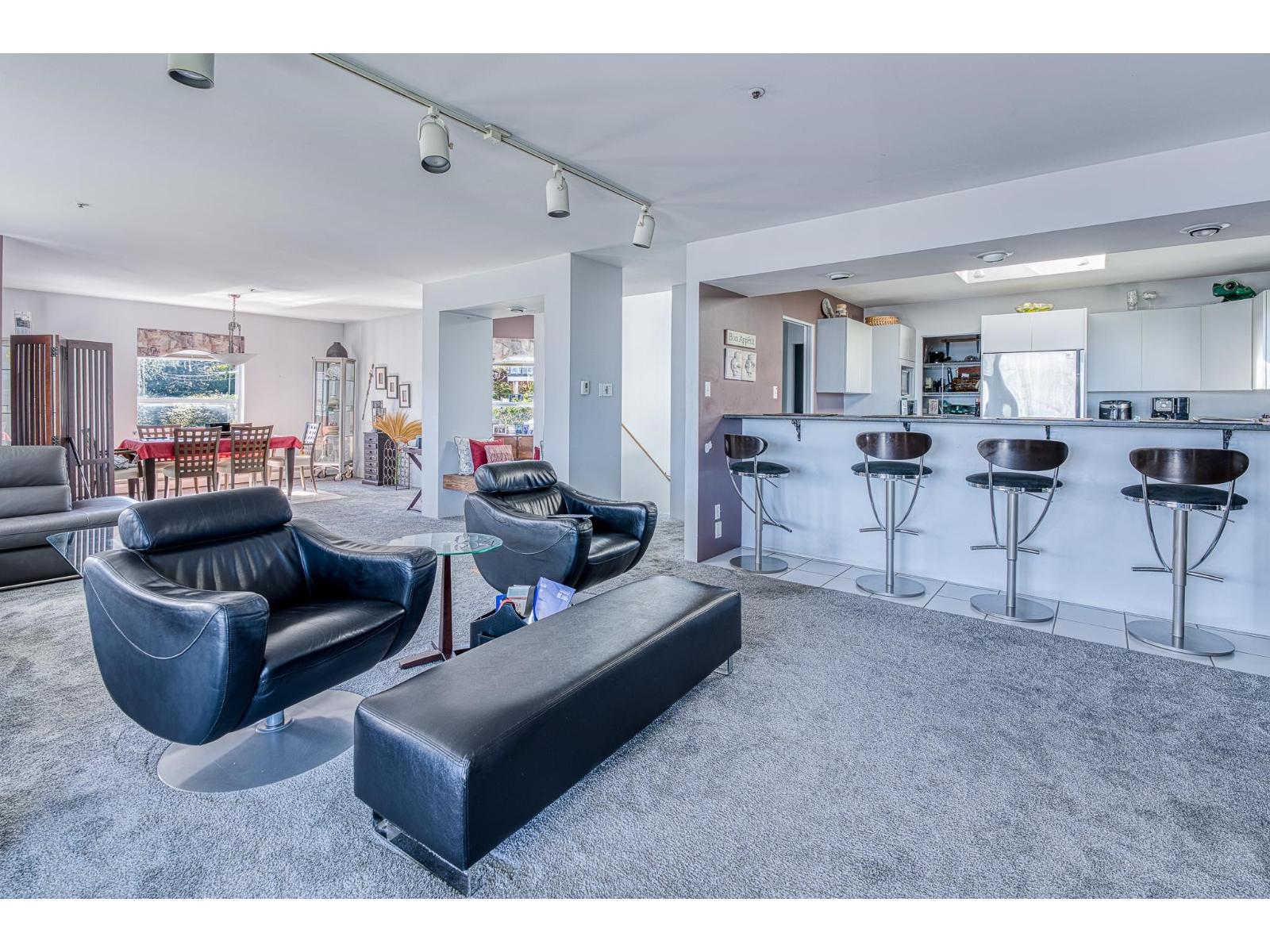 15662 Semiahmoo Avenue, White Rock, British Columbia  V4B 1V4 - Photo 12 - R3022554