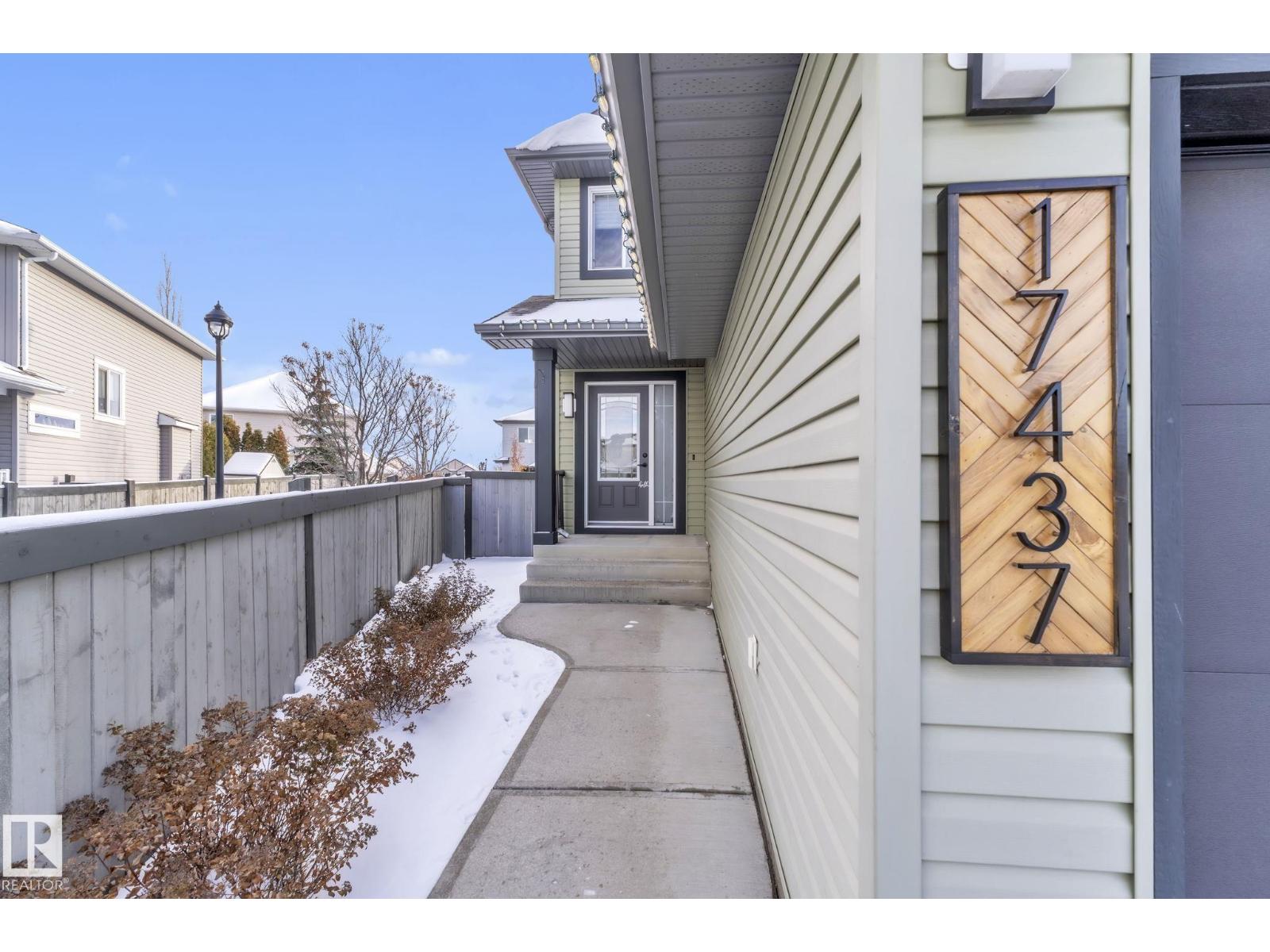 17437 5a Av Sw, Edmonton, Alberta  T6W 2E3 - Photo 2 - E4466389