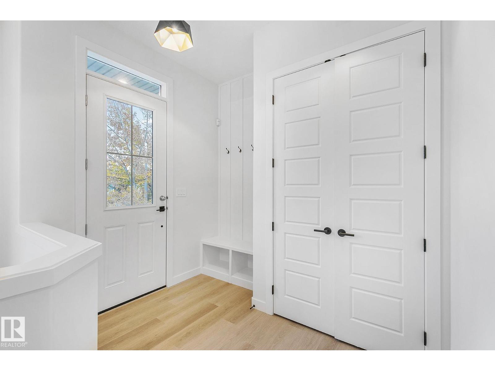 9926 157 St Nw, Edmonton, Alberta  T5P 2T6 - Photo 2 - E4468234