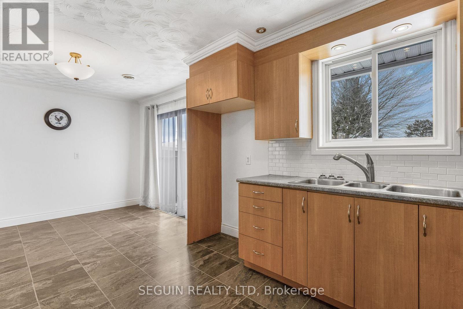 586-588 Bolt Road, Alfred And Plantagenet, Ontario  K0B 1A0 - Photo 16 - X12637034