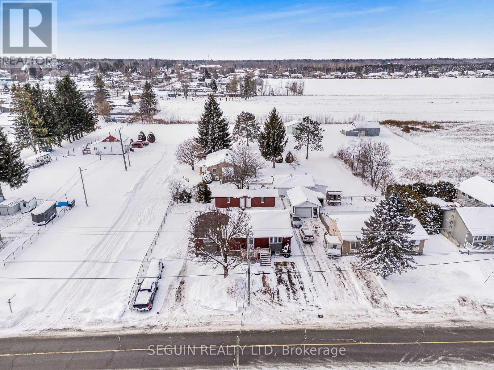 586-588 Bolt Road, Alfred And Plantagenet, Ontario  K0B 1A0 - Photo 2 - X12637034
