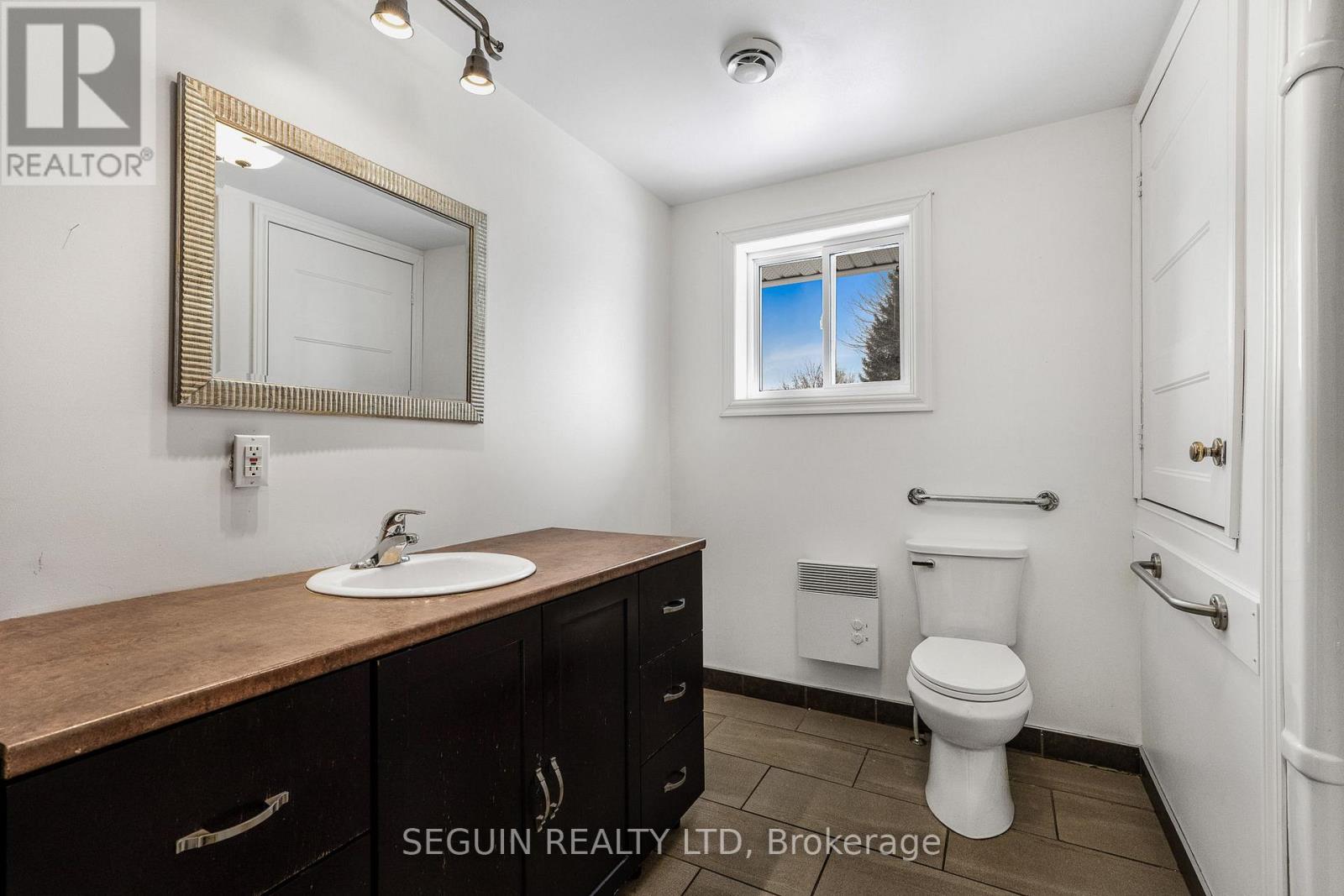 586-588 Bolt Road, Alfred And Plantagenet, Ontario  K0B 1A0 - Photo 20 - X12637034