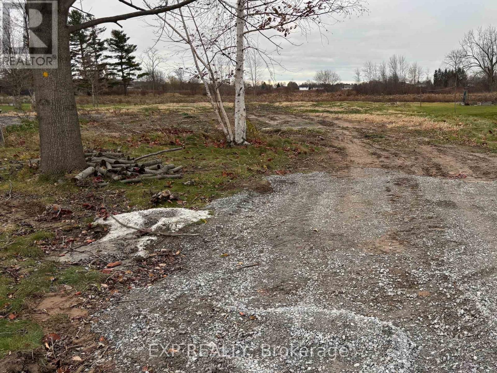 717 Quaker Road, Pelham, Ontario  L3C 3H3 - Photo 2 - X12557158