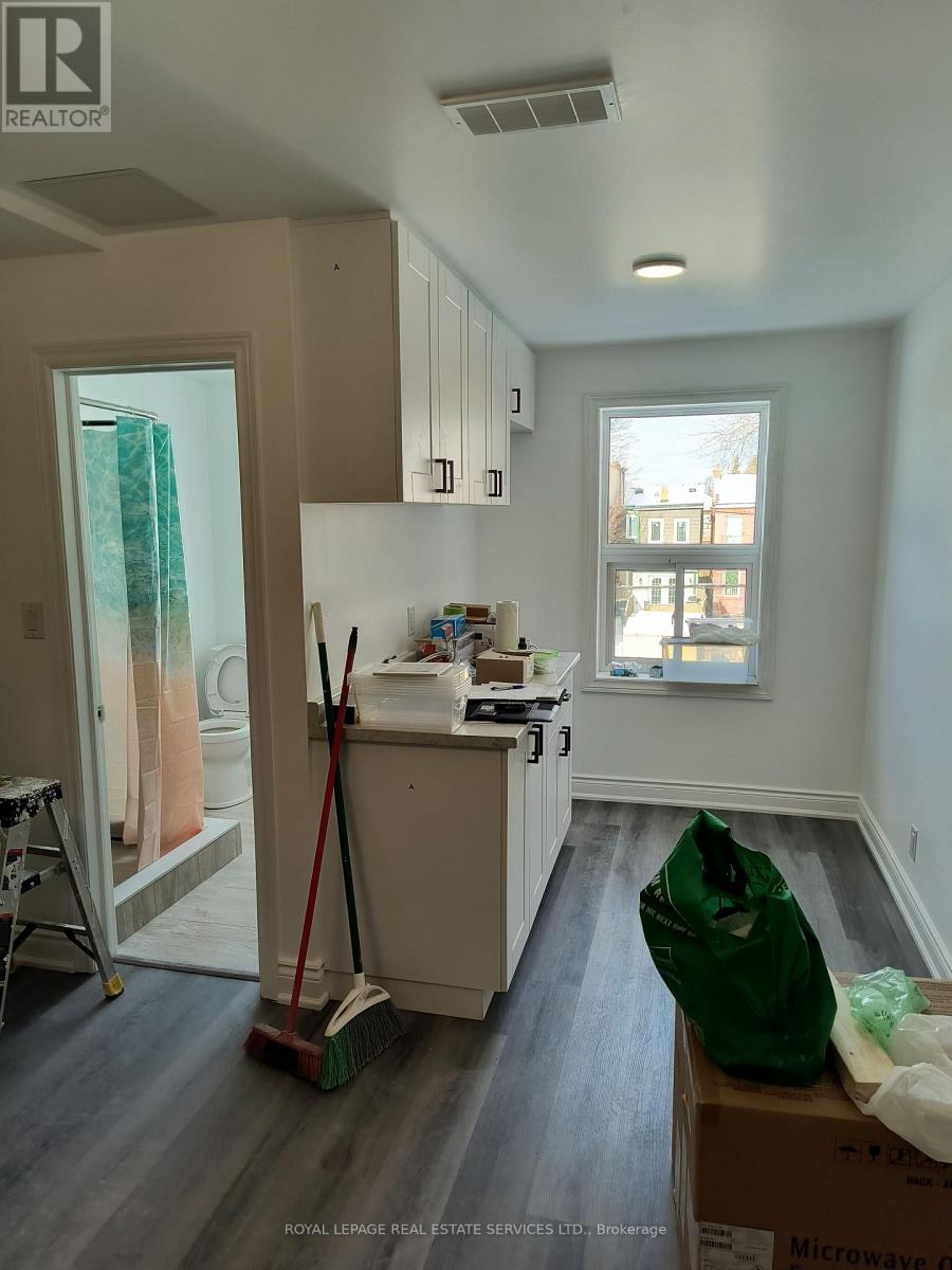 201 - 2820 Danfoth Avenue, Toronto, Ontario  M4C 1M1 - Photo 3 - E12636958