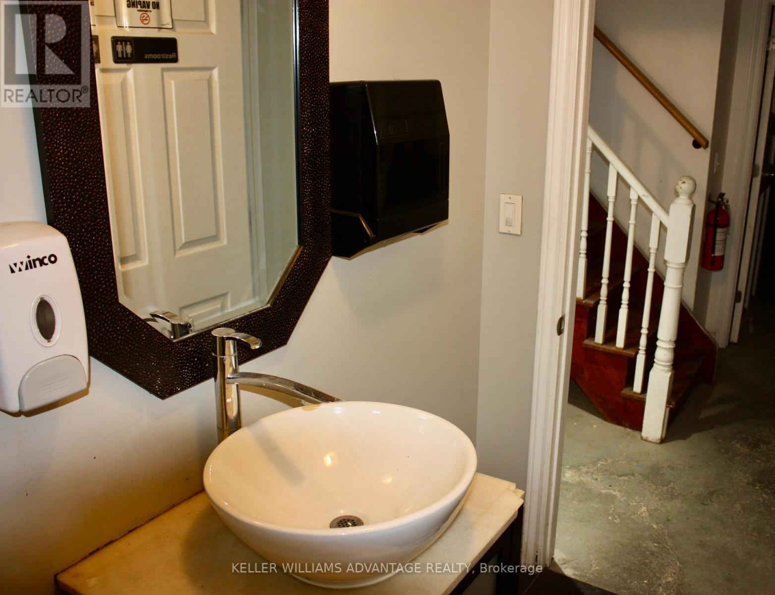 672 Yonge Street, Toronto, Ontario  M4Y 2A6 - Photo 7 - C12631586