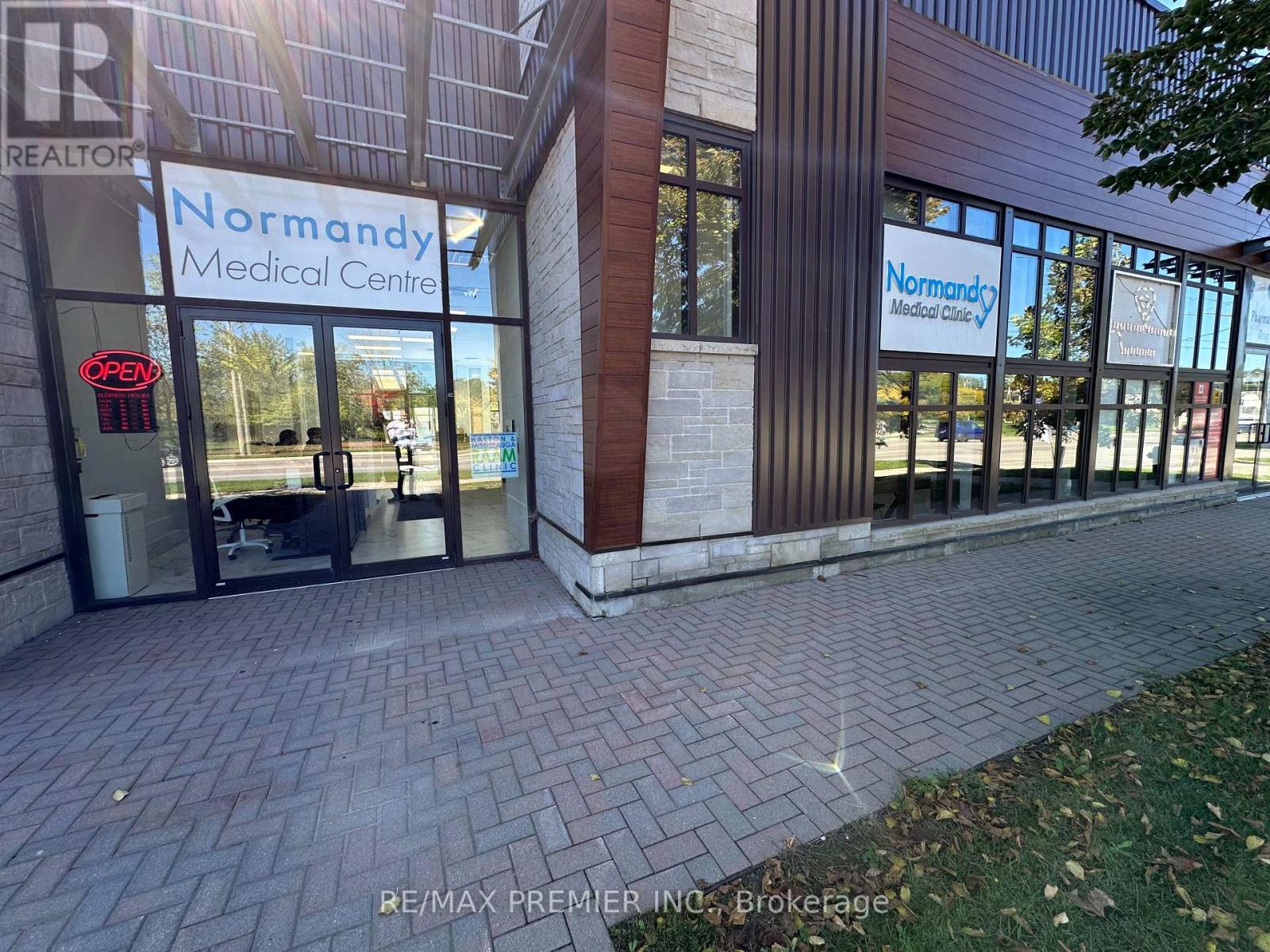 West Half - 120 Guelph Street, Halton Hills, Ontario L7G 4A4 - Photo 4 - W12451385