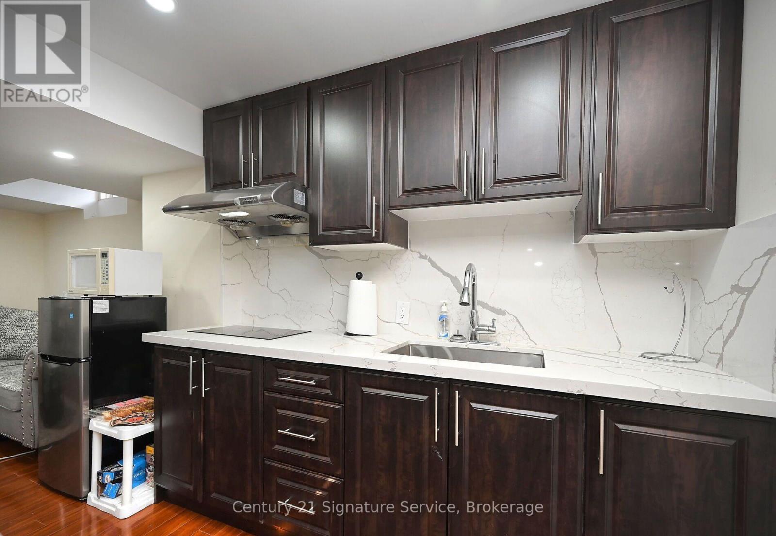 138 Southlake Boulevard, Brampton, Ontario  L6V 4S7 - Photo 6 - W12636960