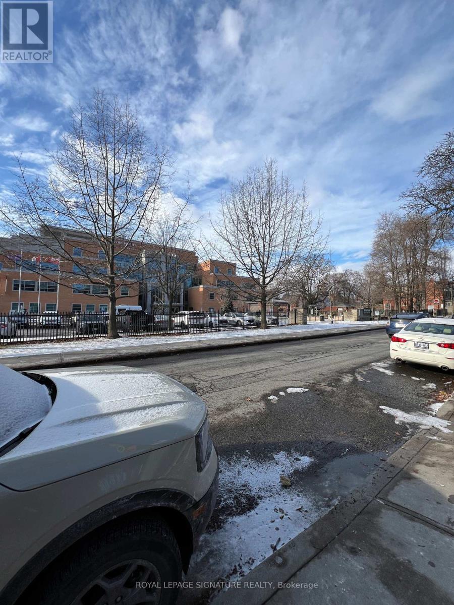 111 Sunnyside Avenue, Toronto, Ontario  M6R 2P1 - Photo 8 - W12636970