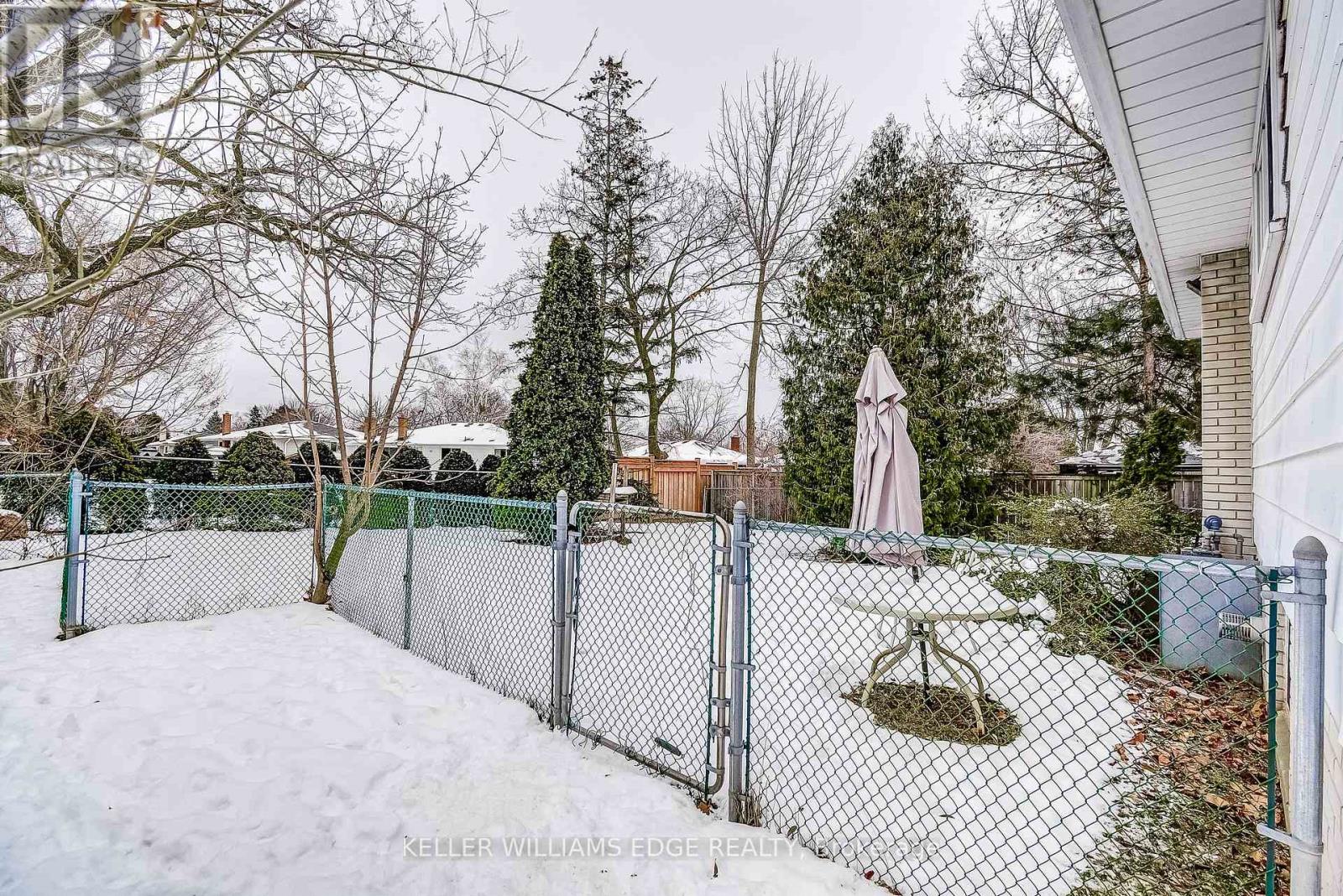 2145 Sandringham Drive, Burlington, Ontario  L7P 1T8 - Photo 21 - W12636982