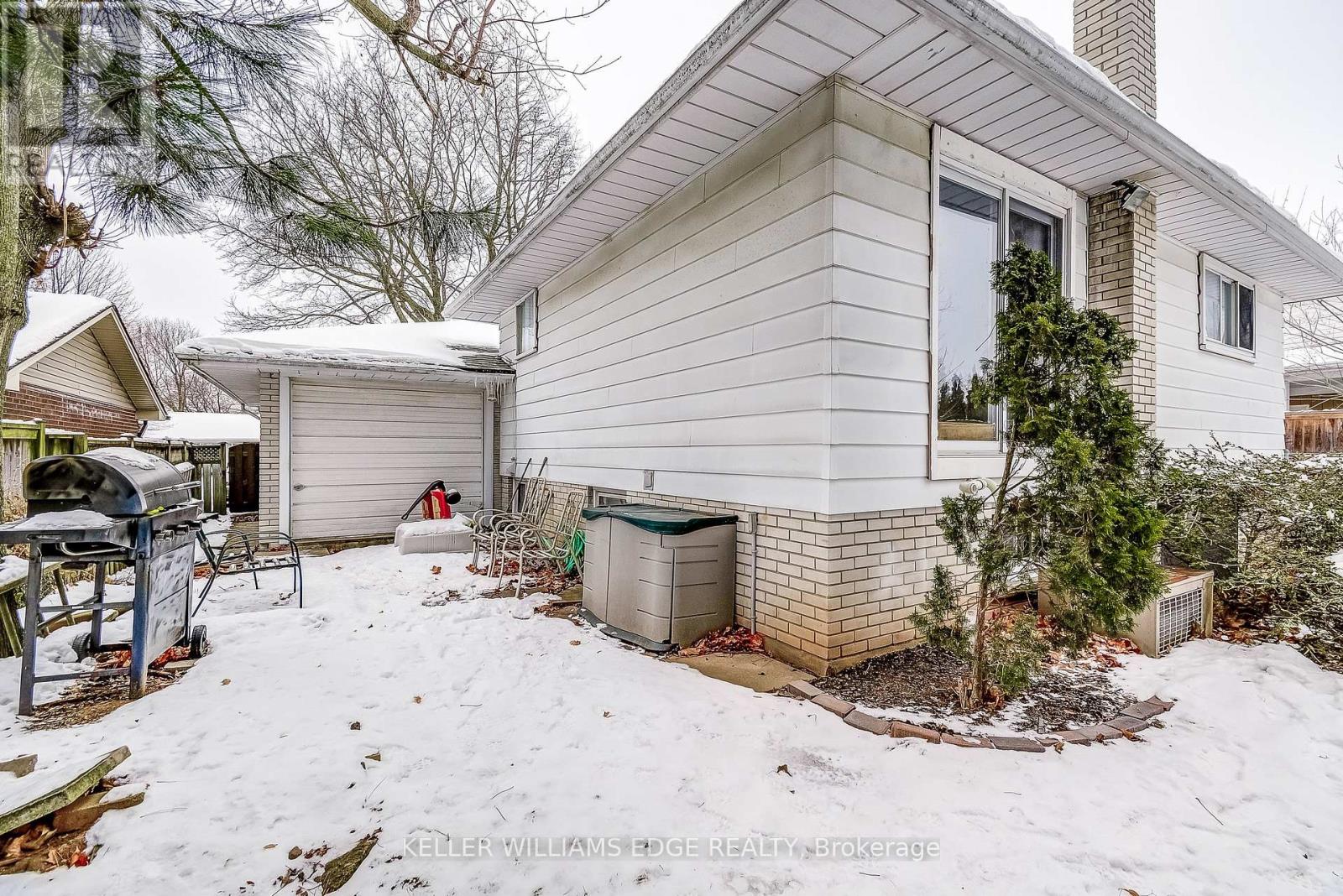 2145 Sandringham Drive, Burlington, Ontario  L7P 1T8 - Photo 24 - W12636982