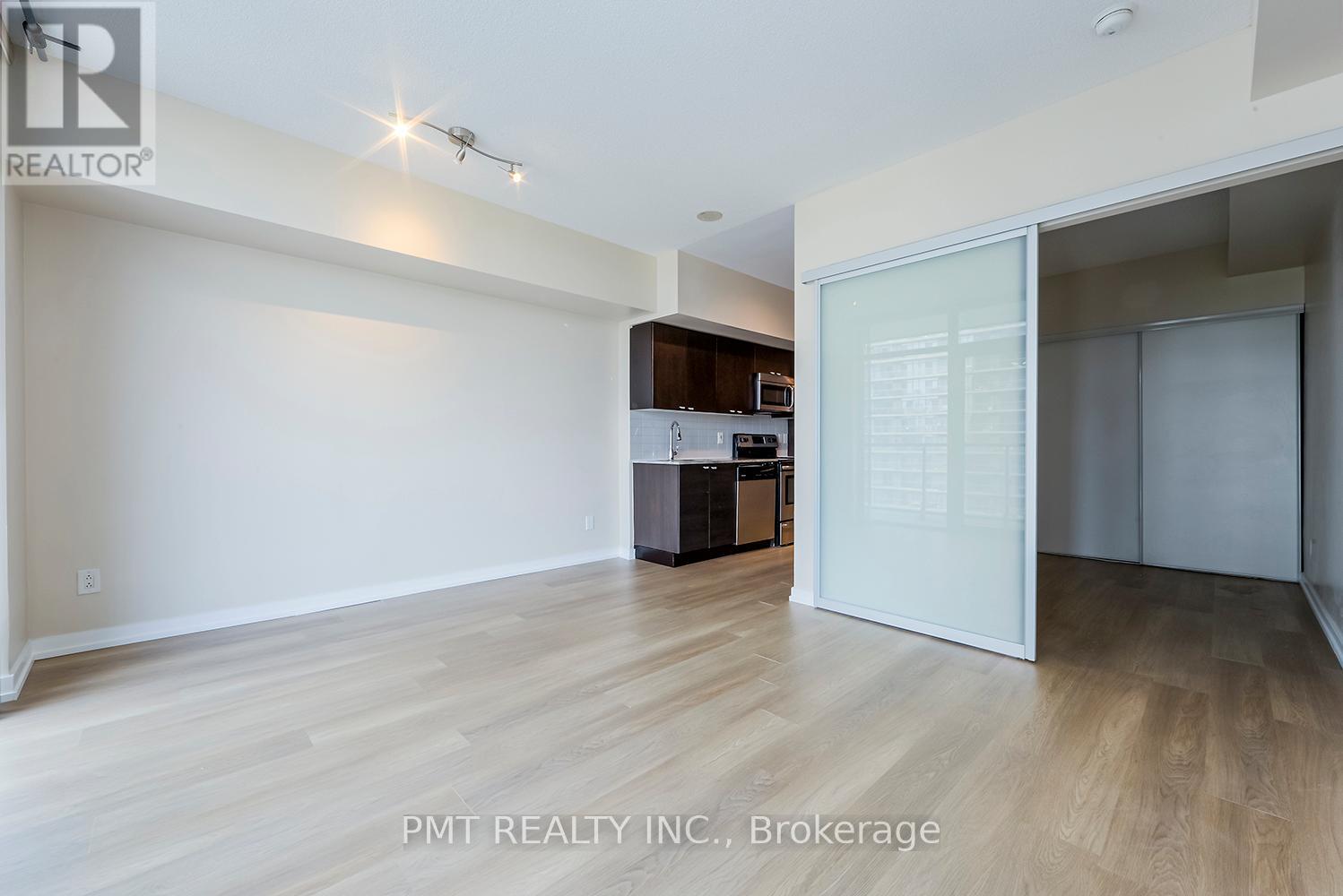 612 - 105 The Queensway, Toronto, Ontario  M6S 5B5 - Photo 10 - W12637008