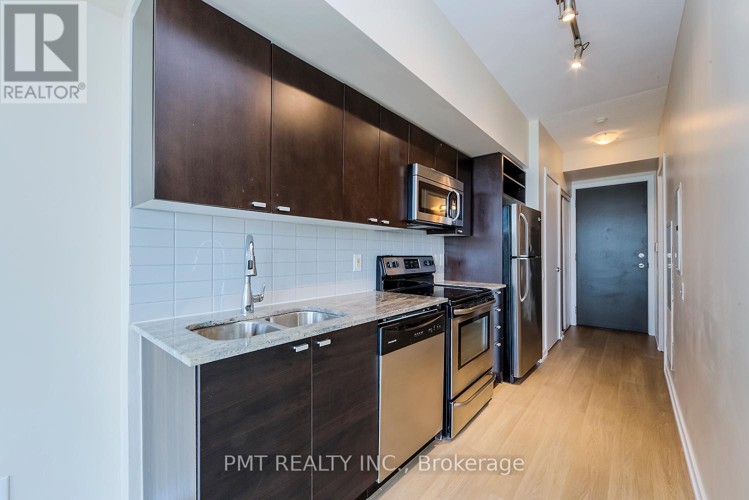 612 - 105 The Queensway, Toronto, Ontario  M6S 5B5 - Photo 5 - W12637008