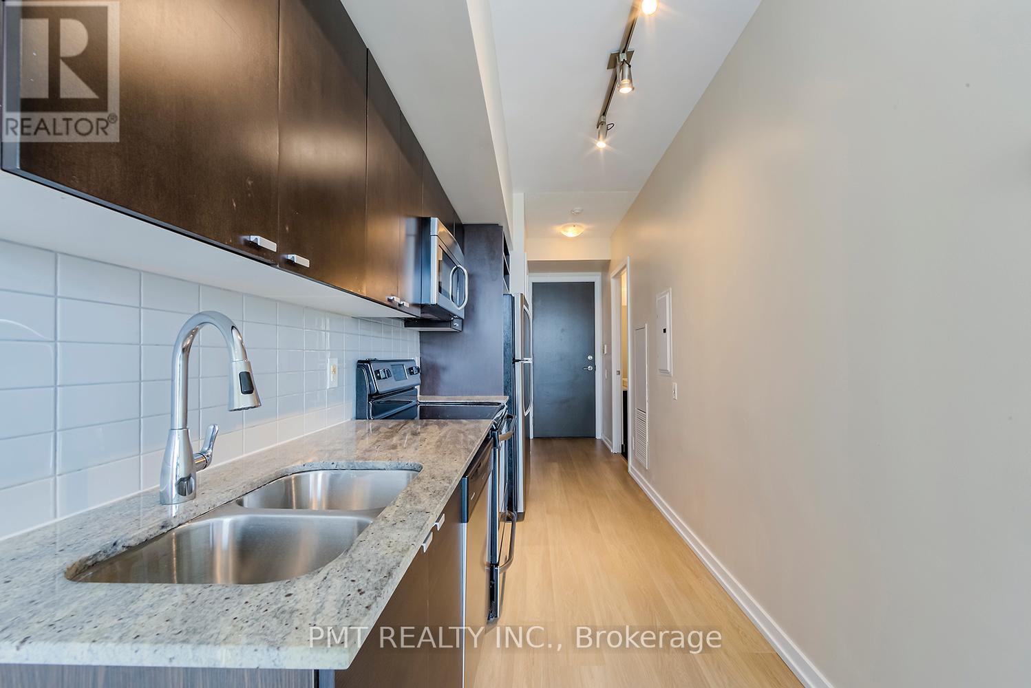 612 - 105 The Queensway, Toronto, Ontario  M6S 5B5 - Photo 6 - W12637008