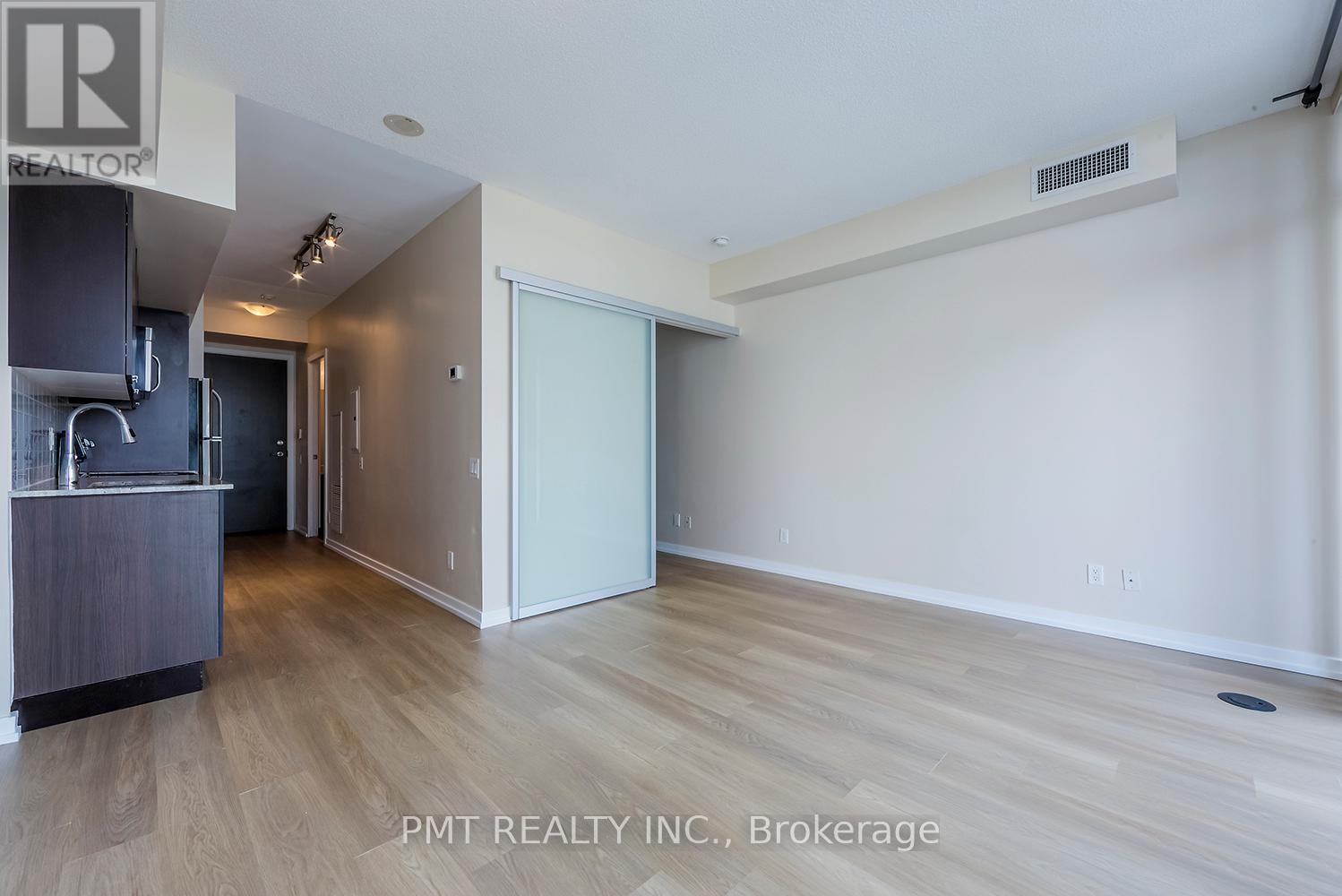 612 - 105 The Queensway, Toronto, Ontario  M6S 5B5 - Photo 8 - W12637008