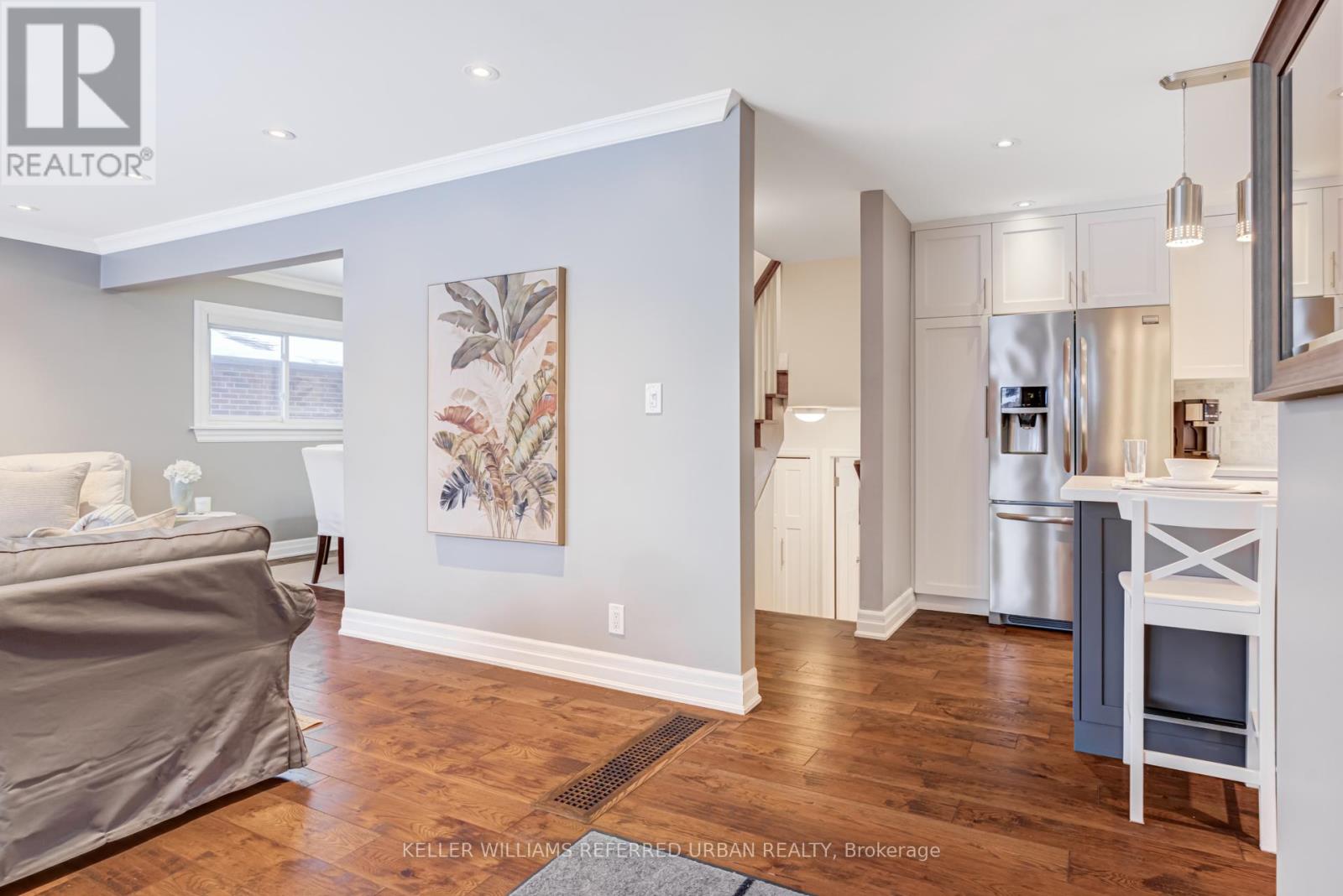 126 Beaver Bend Crescent, Toronto, Ontario  M9B 5S1 - Photo 4 - W12637014