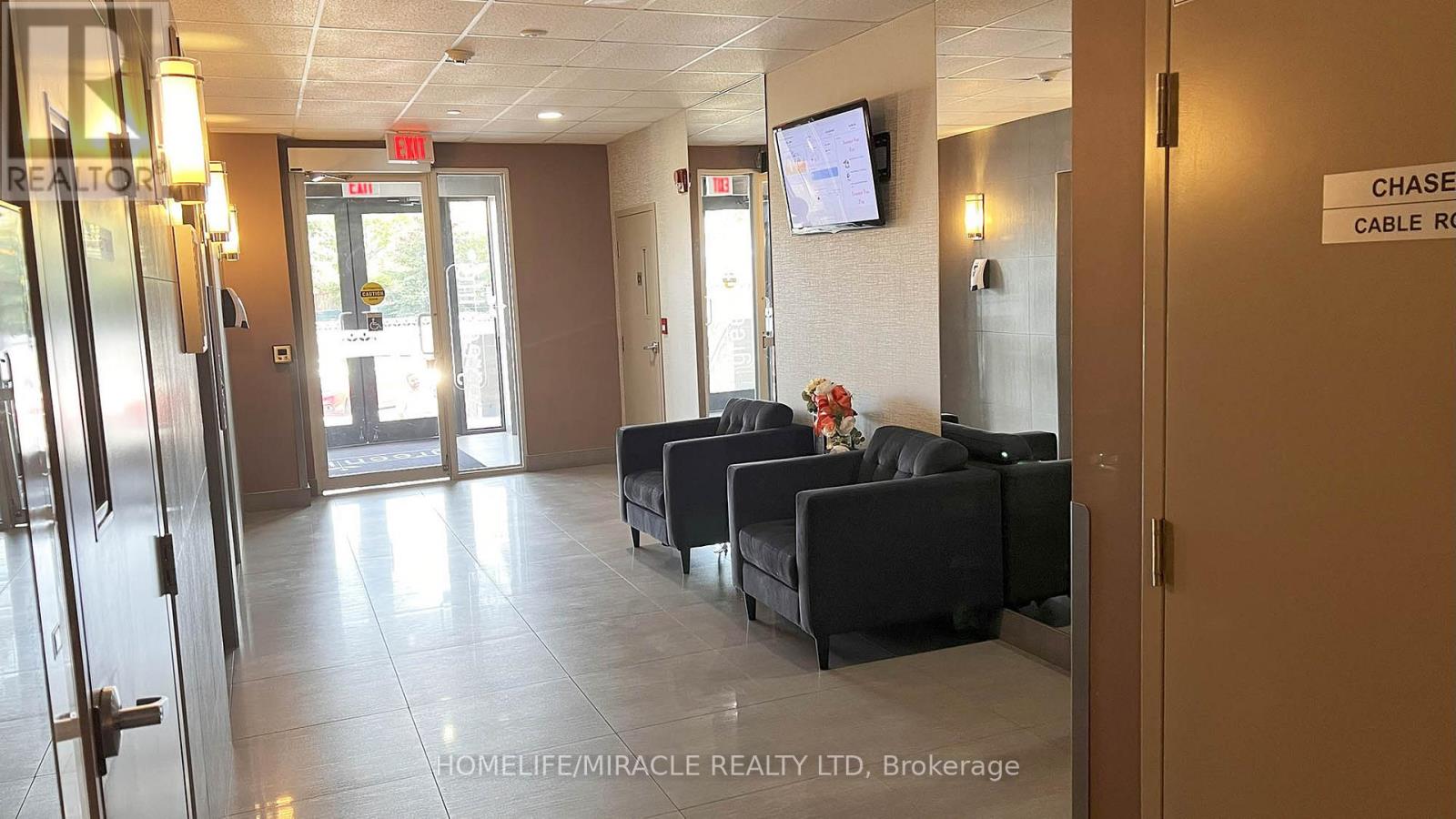 502 - 383 Main Street E, Milton, Ontario  L9T 8K8 - Photo 5 - W12637032