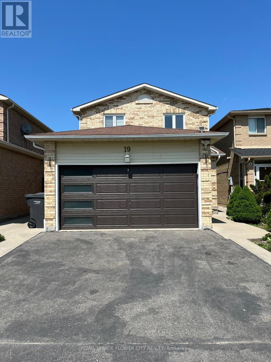 19 Muskoka Street, Brampton, Ontario  L6Z 3W3 - Photo 2 - W12637046