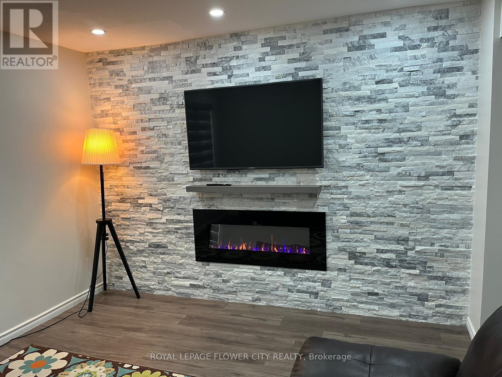 19 Muskoka Street, Brampton, Ontario  L6Z 3W3 - Photo 4 - W12637046