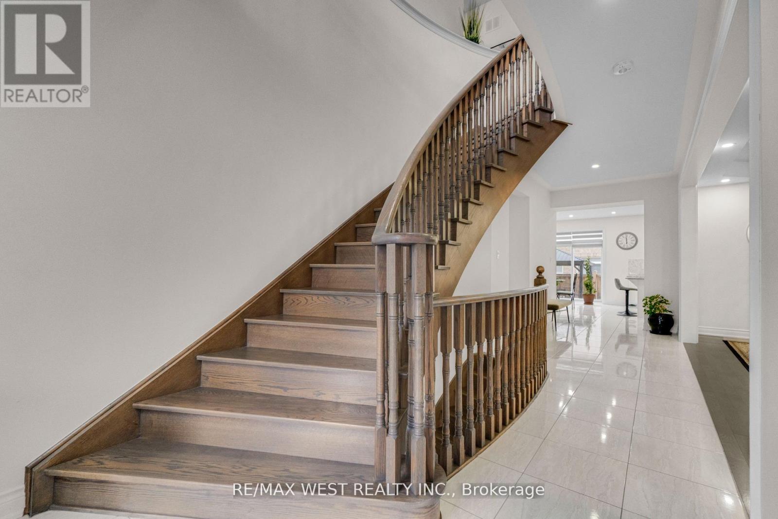 5 Aries Street, Brampton, Ontario  L6Y 5Z2 - Photo 3 - W12637050