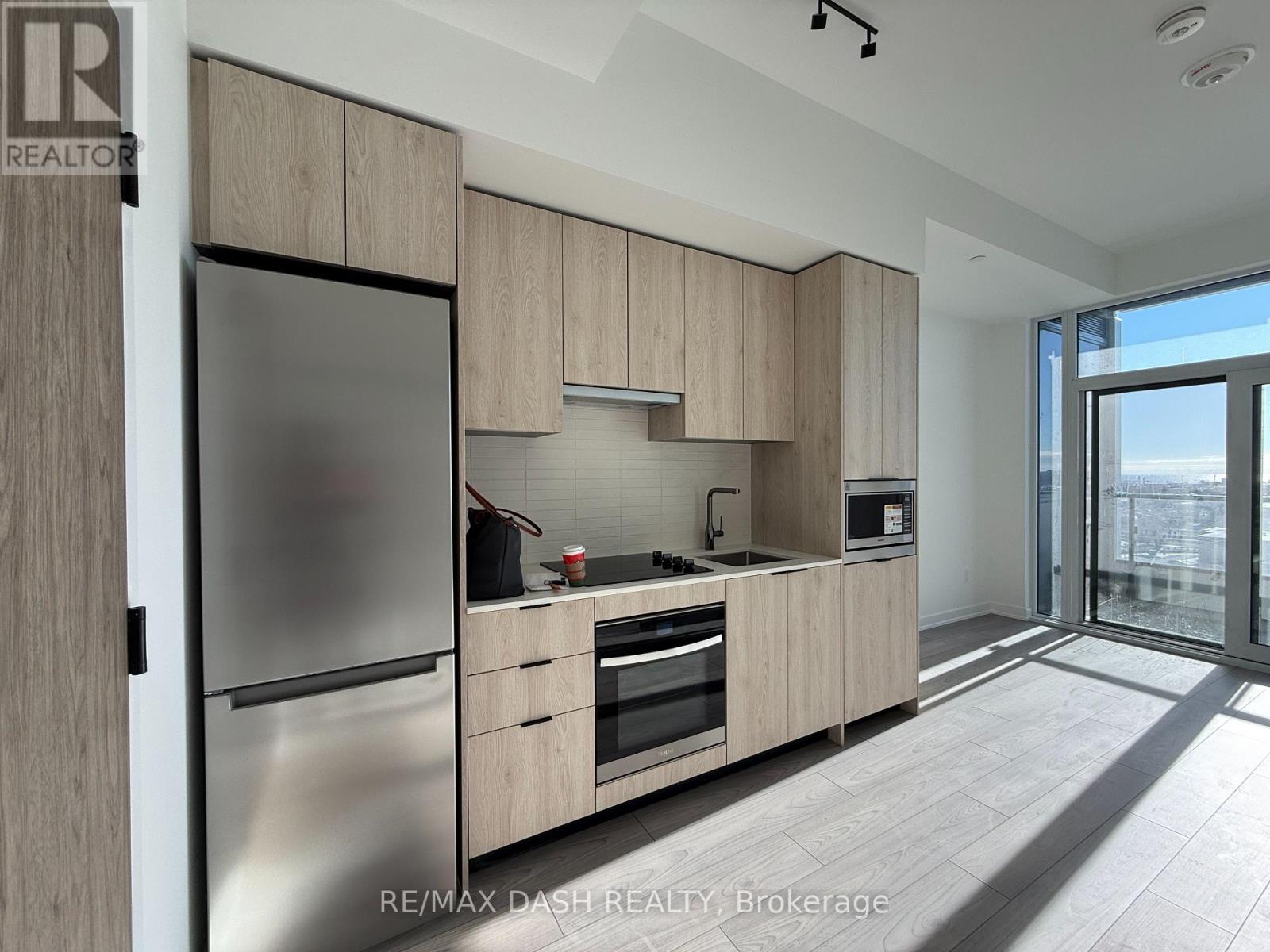 826 - 1007 The Queensway, Toronto, Ontario  M8Z 0H4 - Photo 3 - W12637066