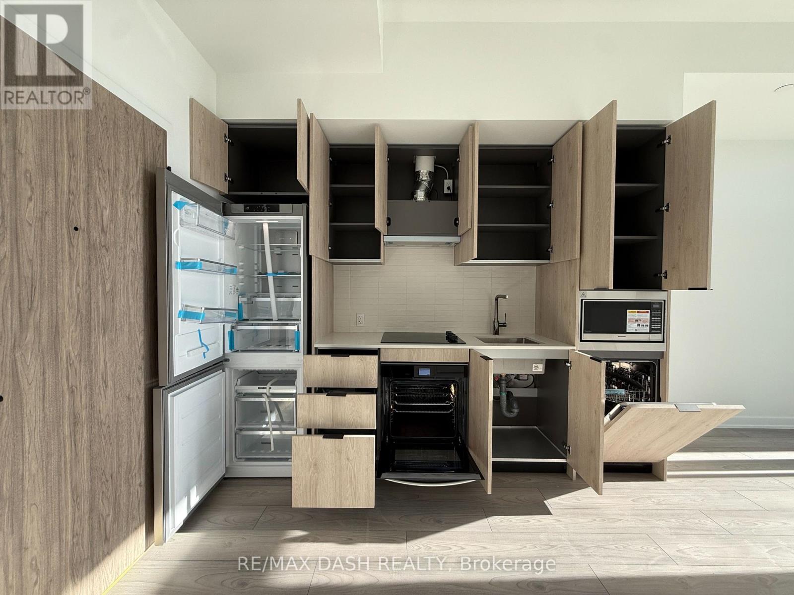 826 - 1007 The Queensway, Toronto, Ontario  M8Z 0H4 - Photo 5 - W12637066