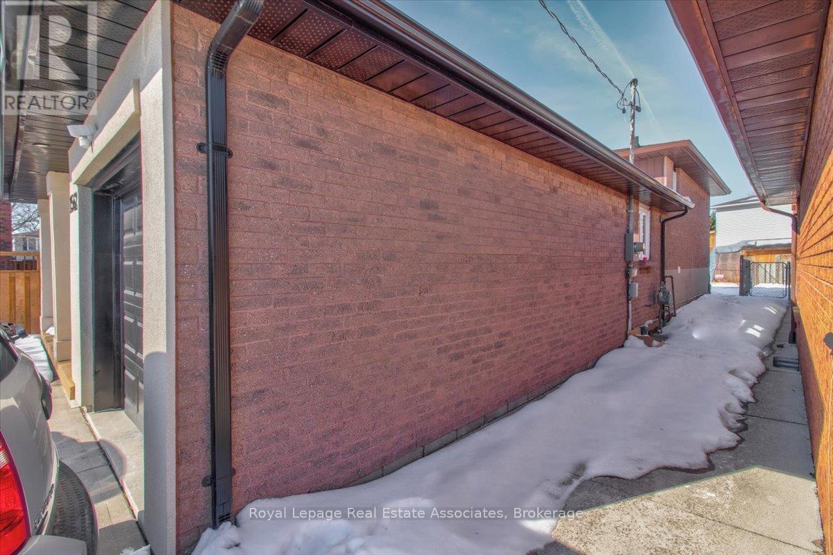 1562 Upper Ottawa Street, Hamilton, Ontario  L8W 2E9 - Photo 17 - X12637058