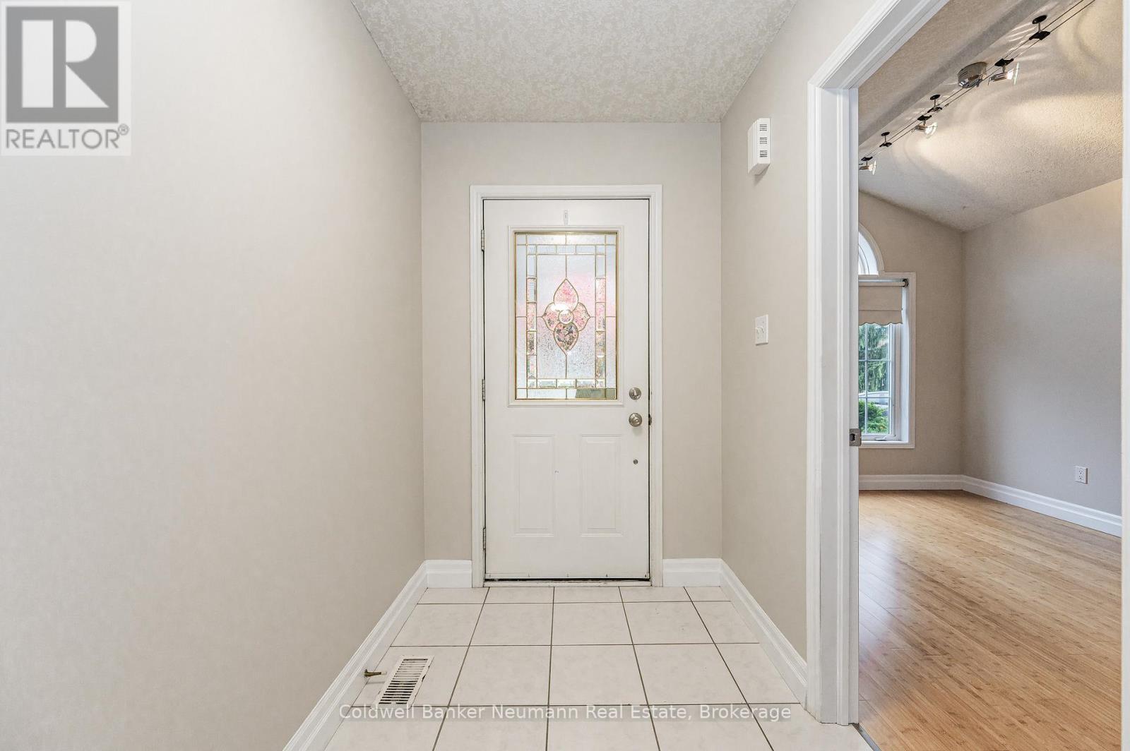 Upper - 18 Whittaker Court, Guelph, Ontario  N1C 1G1 - Photo 4 - X12637070