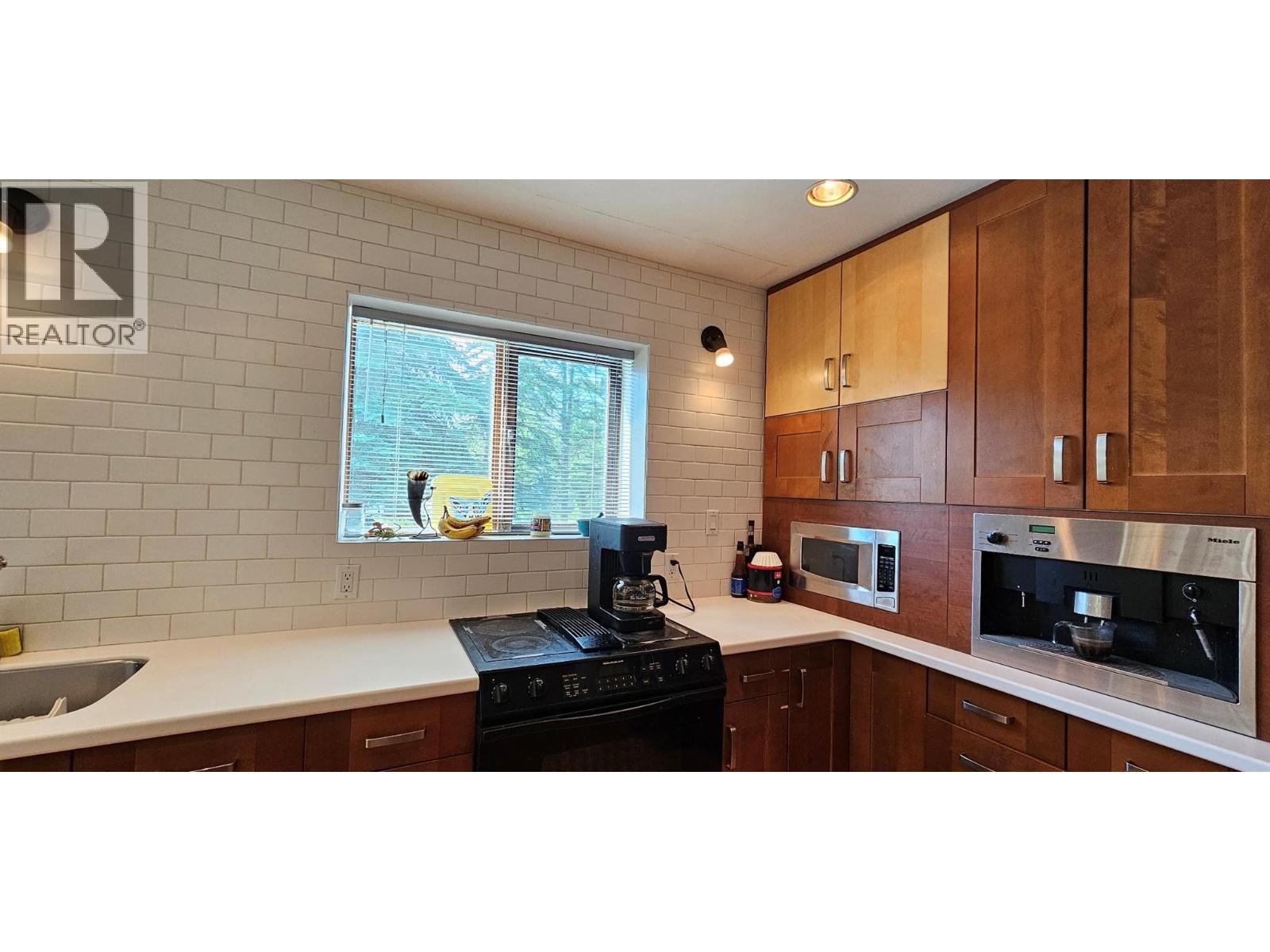 3560 Island Pond Road, Skookumchuck, British Columbia V0B 2E0 - Photo 9 - 10359689