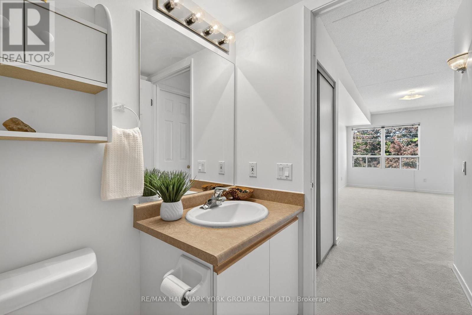 210 - 160 Wellington Street E, Aurora, Ontario  L4G 1J3 - Photo 35 - N12315207