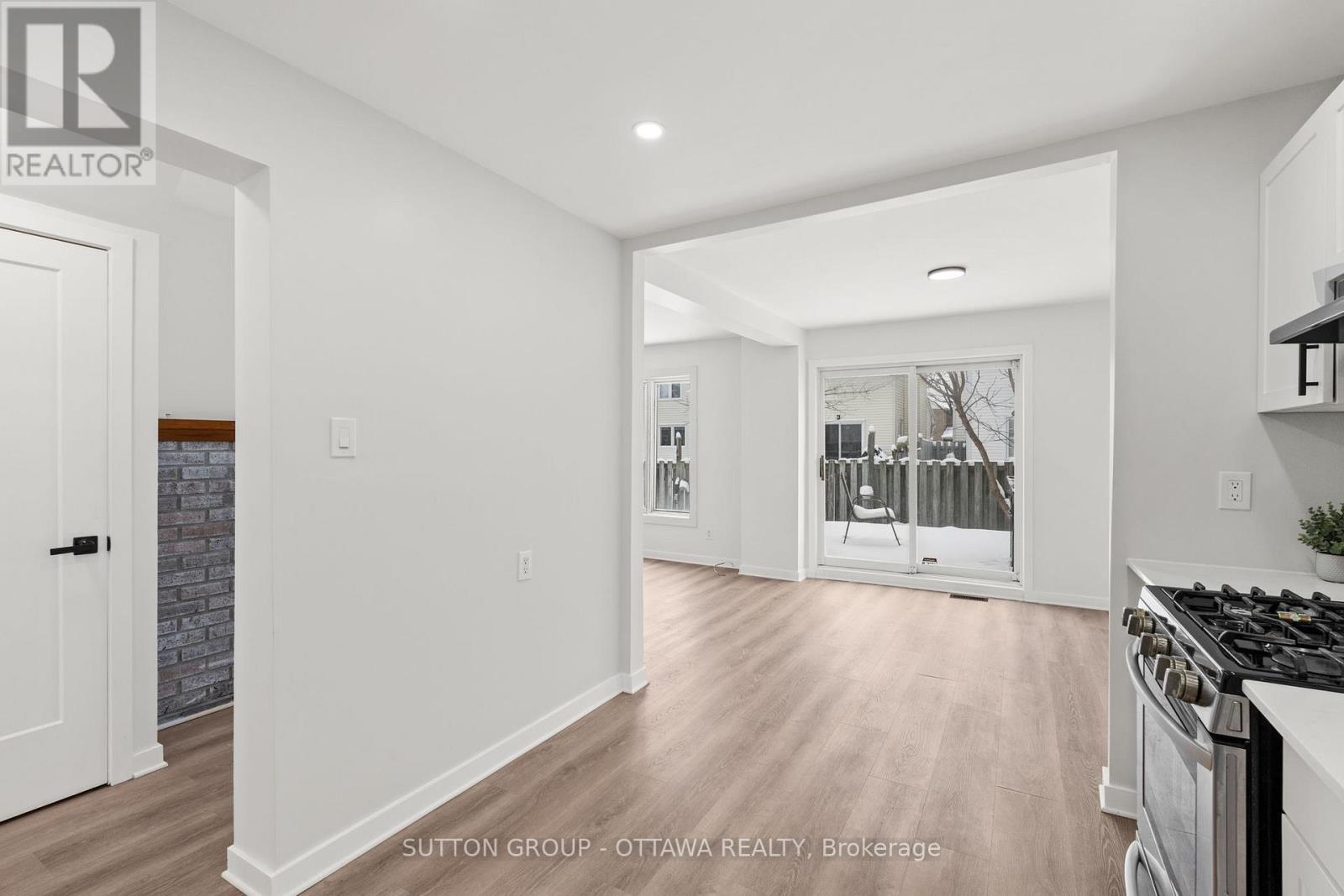 286 Mceachern Crescent, Ottawa, Ontario  K1E 3K3 - Photo 11 - X12637100