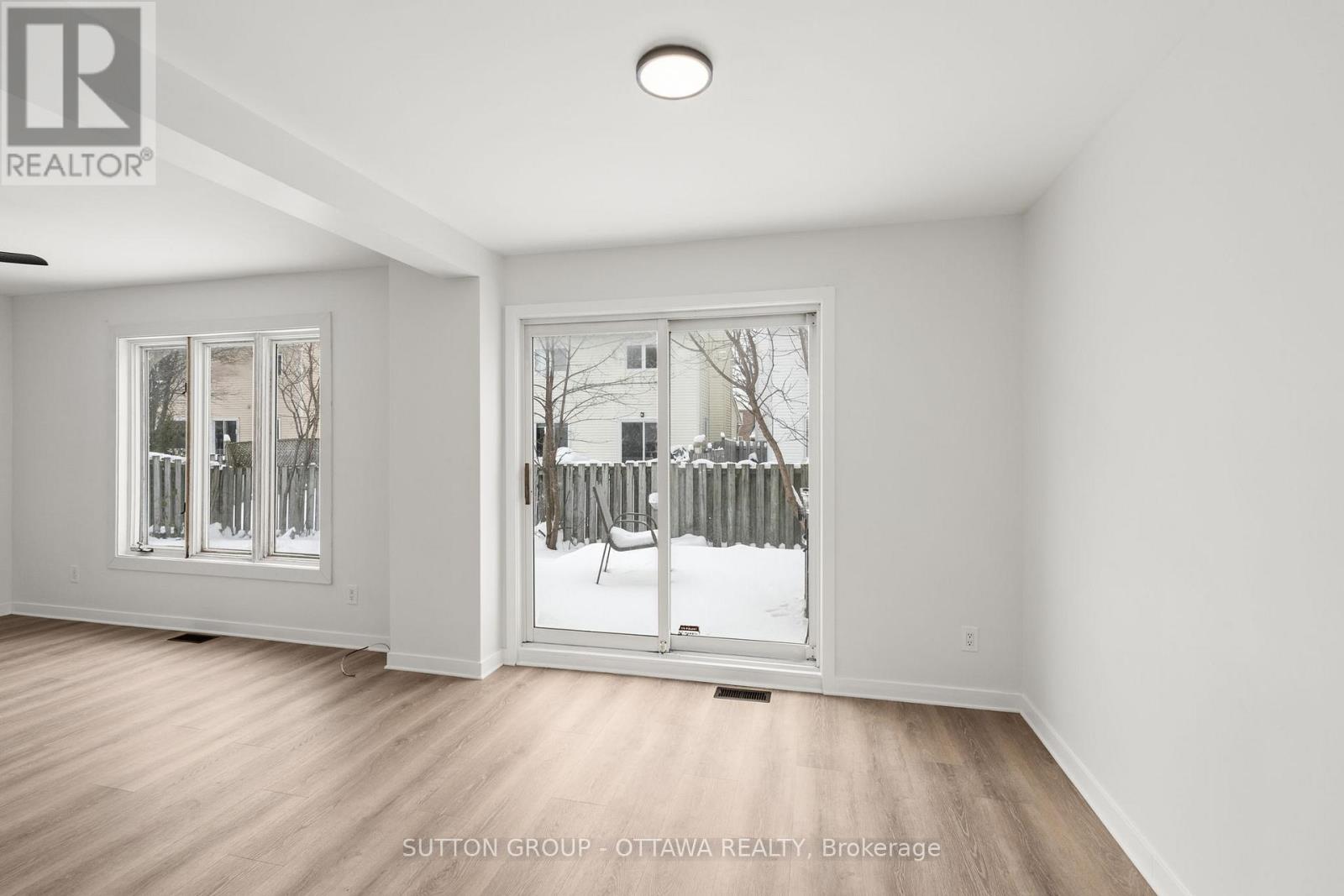 286 Mceachern Crescent, Ottawa, Ontario  K1E 3K3 - Photo 12 - X12637100