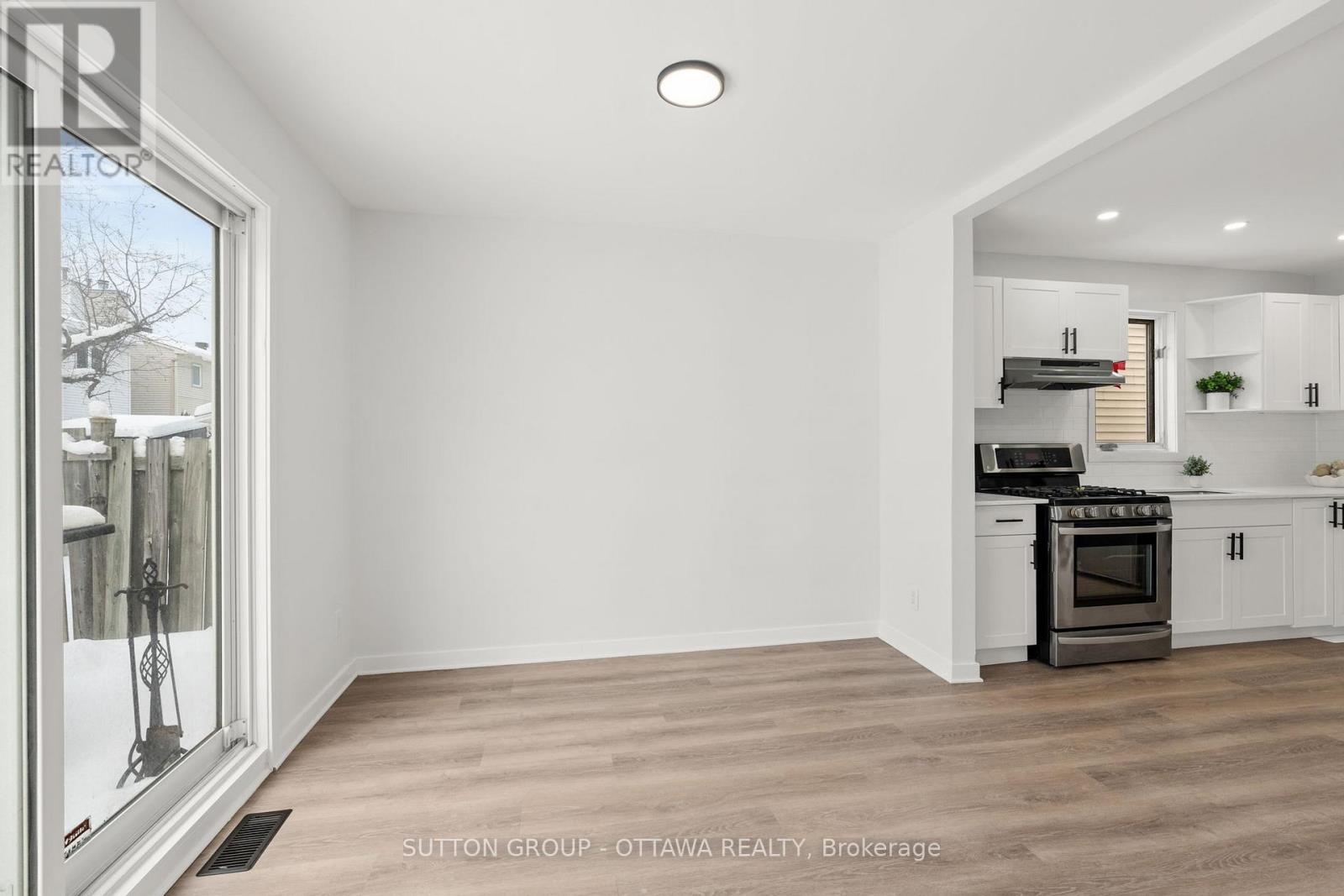 286 Mceachern Crescent, Ottawa, Ontario  K1E 3K3 - Photo 13 - X12637100