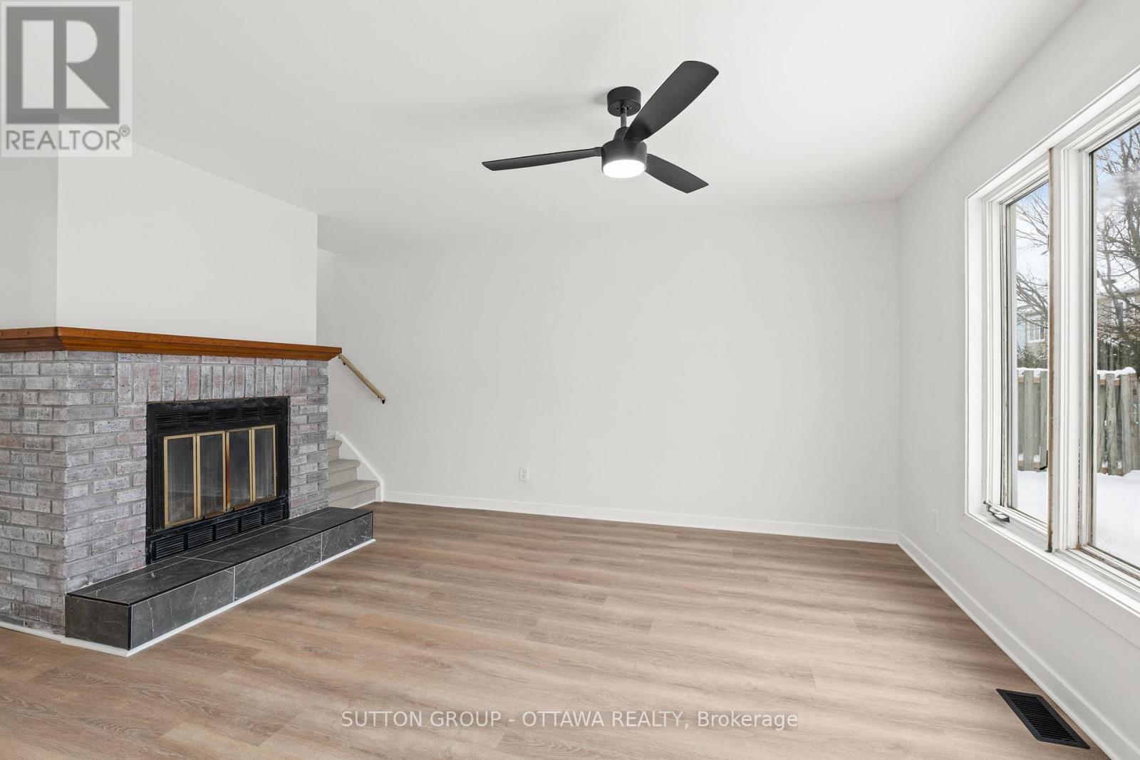 286 Mceachern Crescent, Ottawa, Ontario  K1E 3K3 - Photo 14 - X12637100