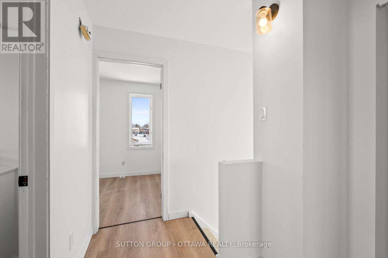 286 Mceachern Crescent, Ottawa, Ontario  K1E 3K3 - Photo 16 - X12637100