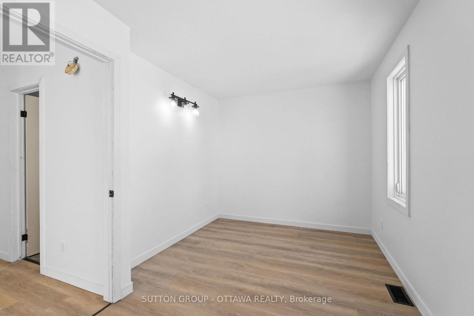 286 Mceachern Crescent, Ottawa, Ontario  K1E 3K3 - Photo 18 - X12637100