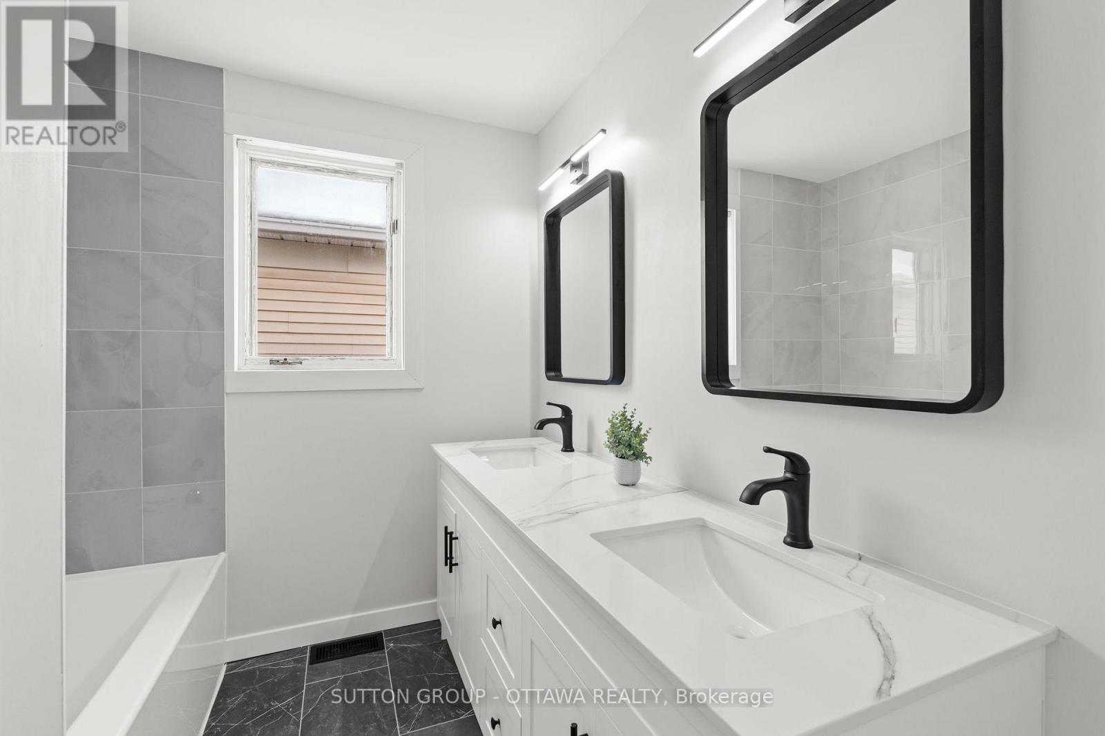 286 Mceachern Crescent, Ottawa, Ontario  K1E 3K3 - Photo 22 - X12637100