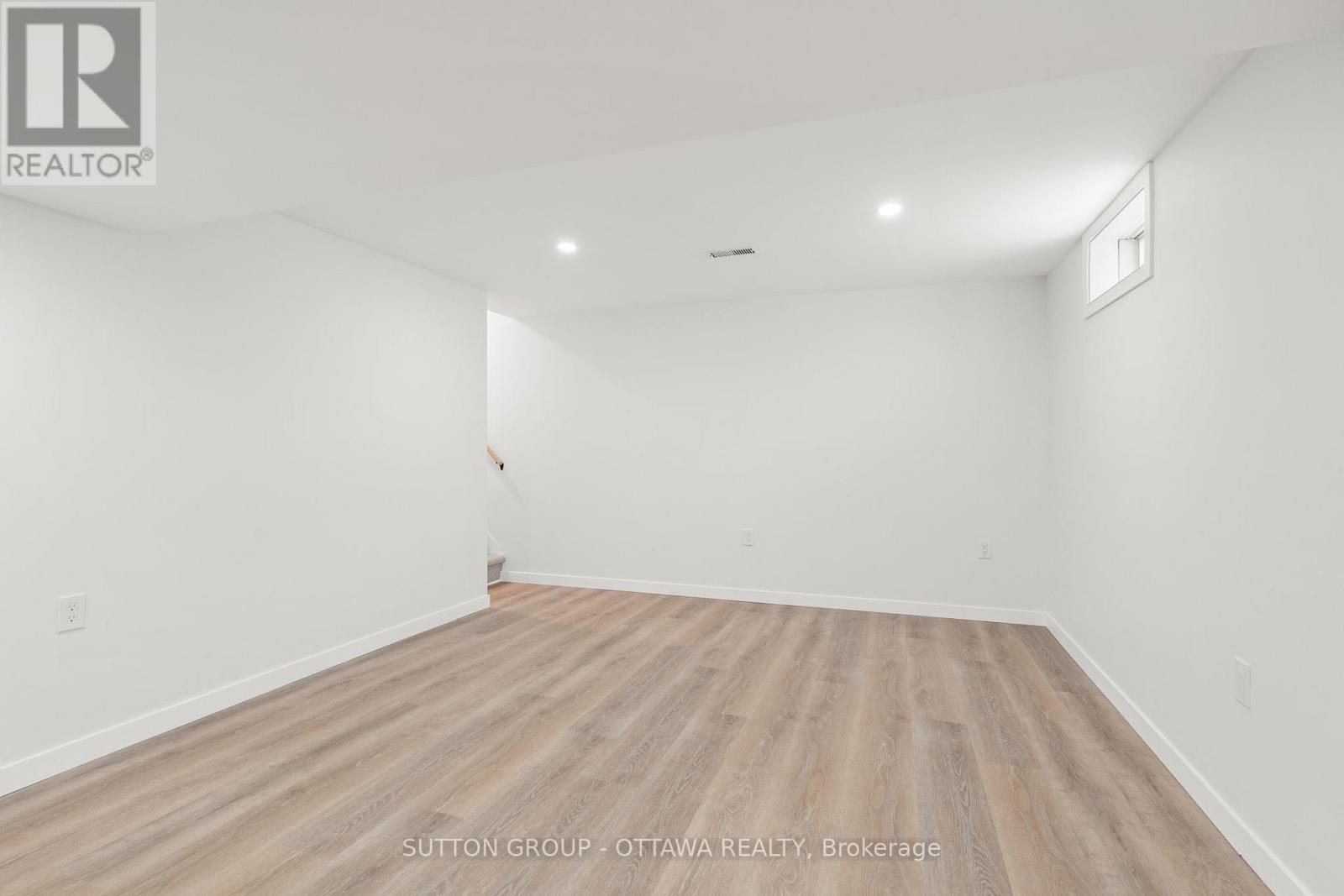 286 Mceachern Crescent, Ottawa, Ontario  K1E 3K3 - Photo 25 - X12637100