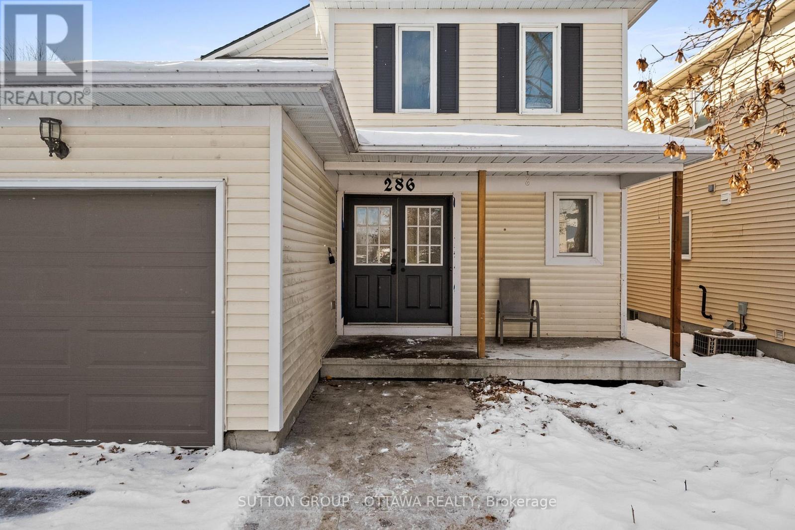 286 Mceachern Crescent, Ottawa, Ontario  K1E 3K3 - Photo 3 - X12637100