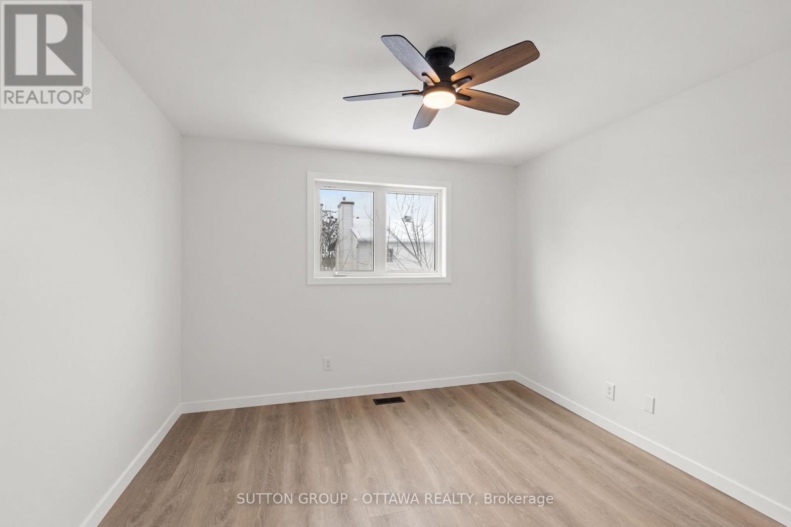 286 Mceachern Crescent, Ottawa, Ontario  K1E 3K3 - Photo 35 - X12637100