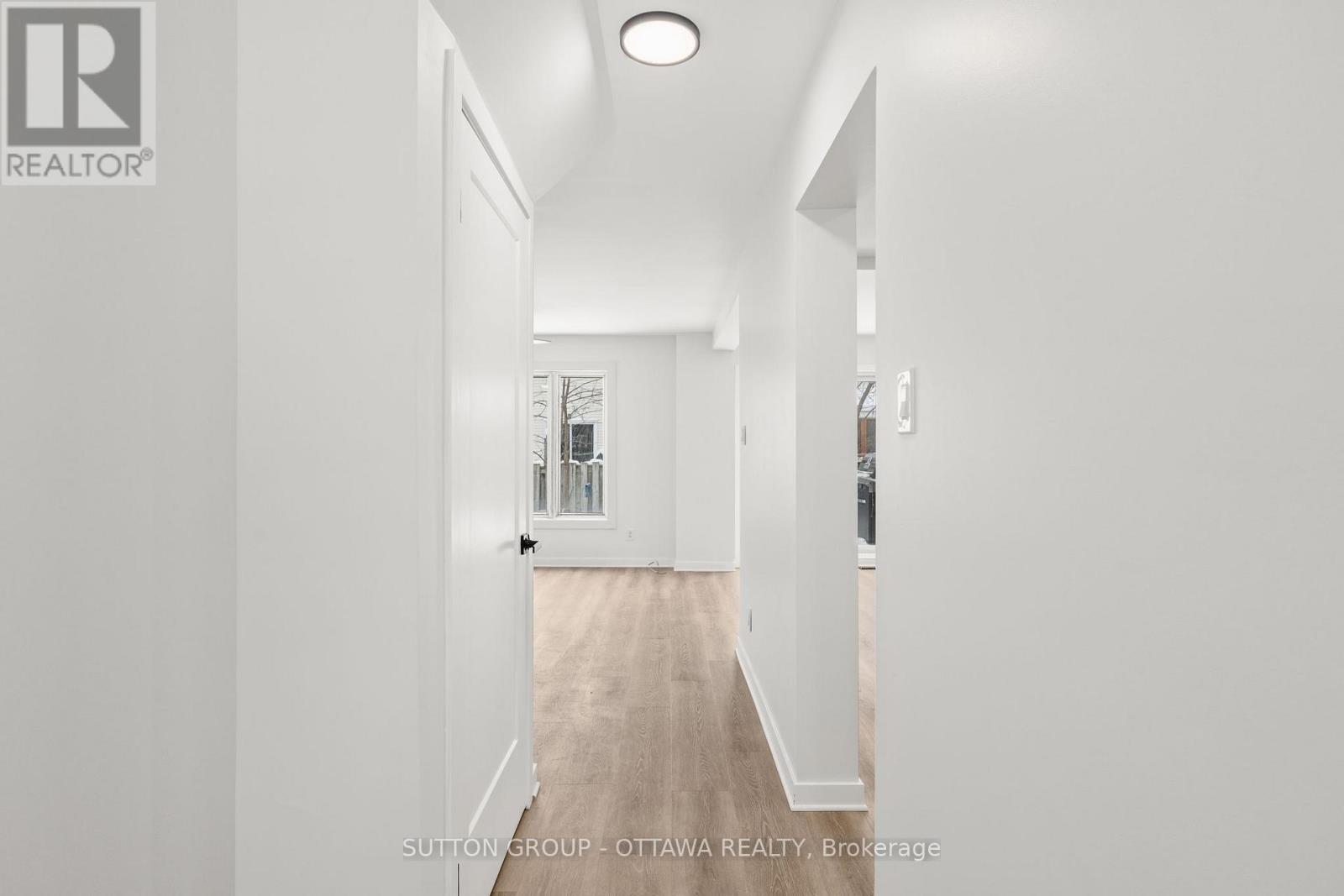 286 Mceachern Crescent, Ottawa, Ontario  K1E 3K3 - Photo 7 - X12637100