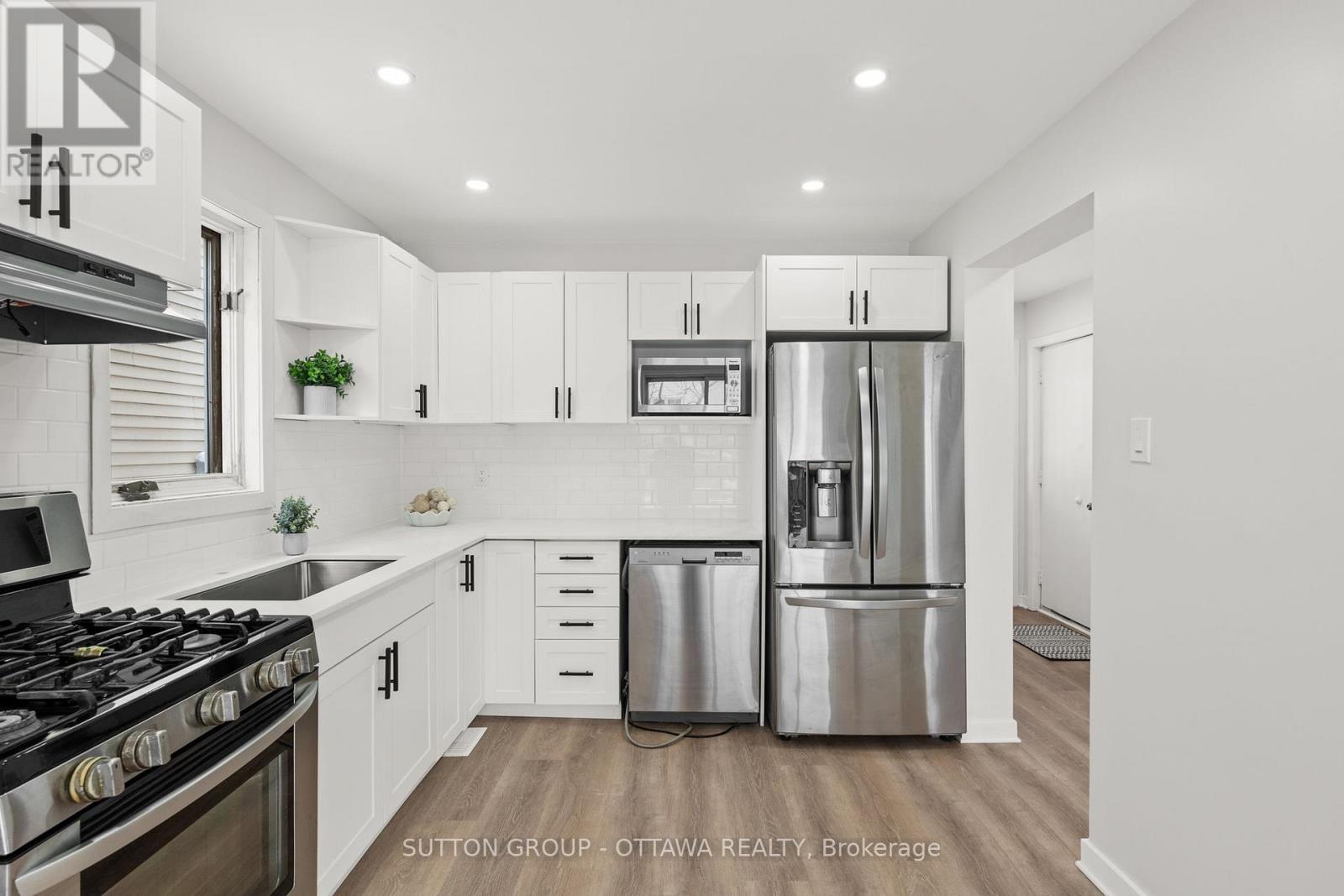 286 Mceachern Crescent, Ottawa, Ontario  K1E 3K3 - Photo 9 - X12637100