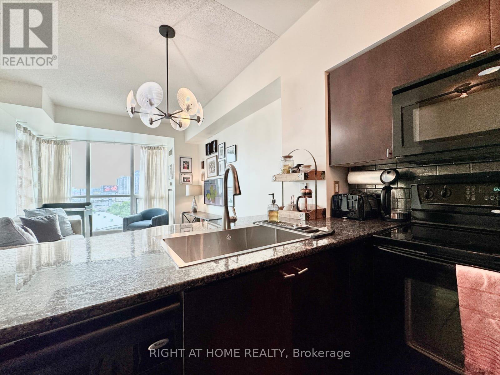 1212 - 231 Fort York Boulevard, Toronto, Ontario  M5V 1B2 - Photo 13 - C12636762