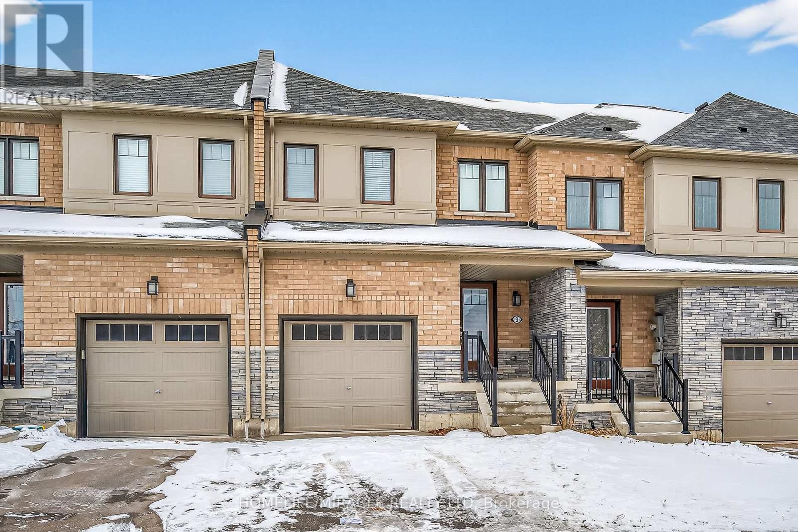 9 HEDGES CRESCENT, Hamilton, Ontario